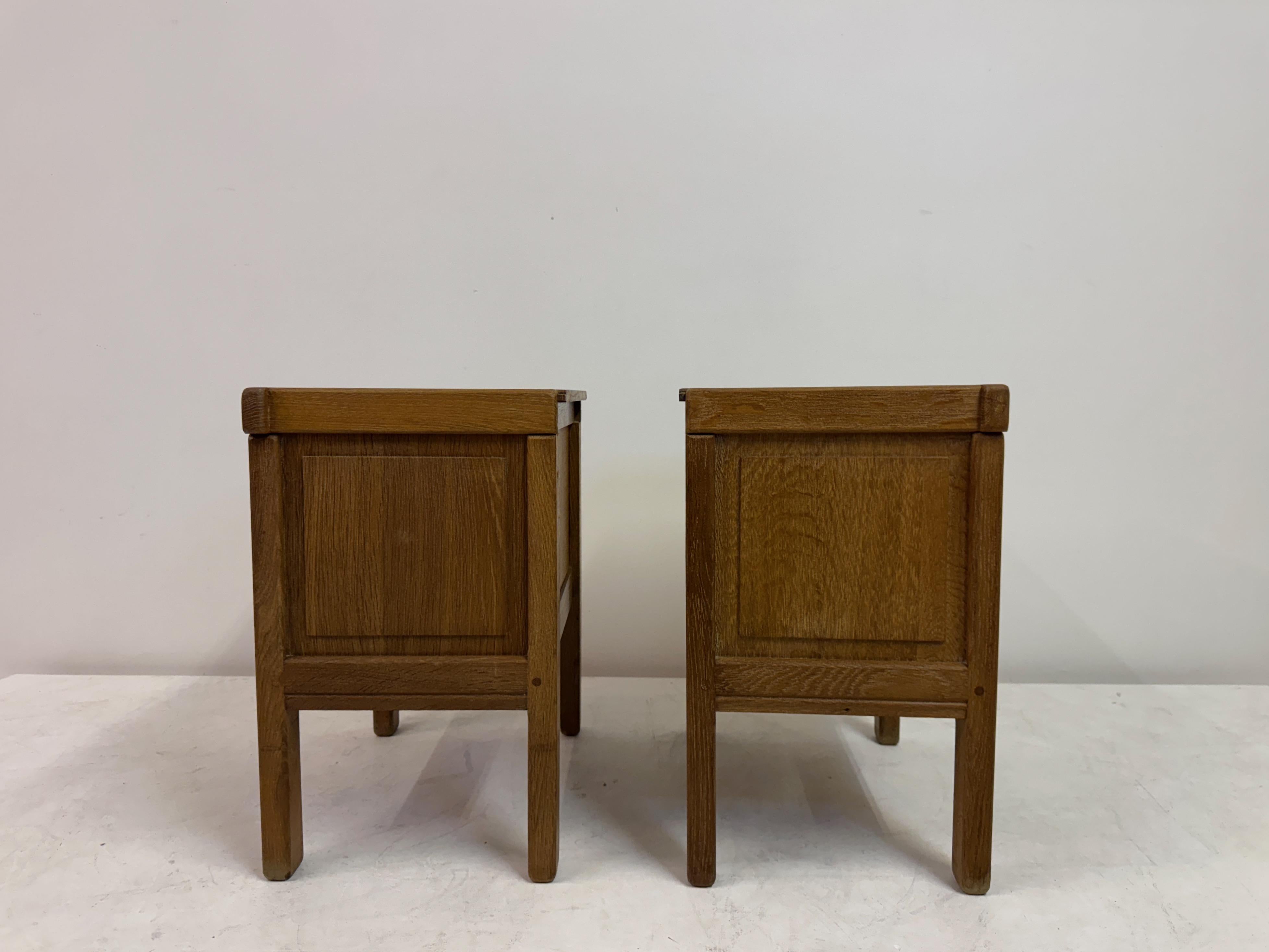 Pair of Brutalist Oak Bedside Cabinets or Nightstands, 1970s in vendita 5