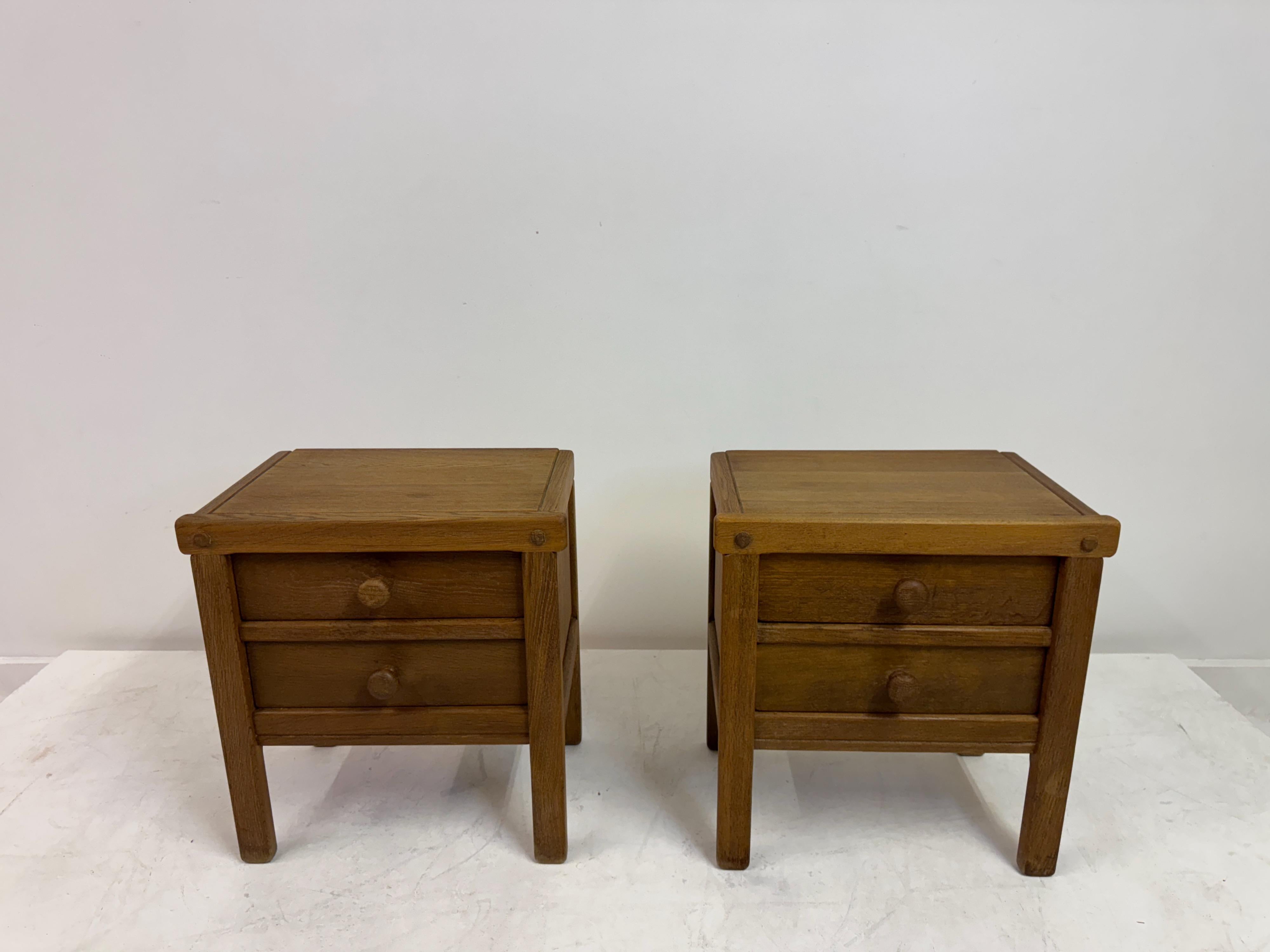 Brutalismo Pair of Brutalist Oak Bedside Cabinets or Nightstands, 1970s in vendita