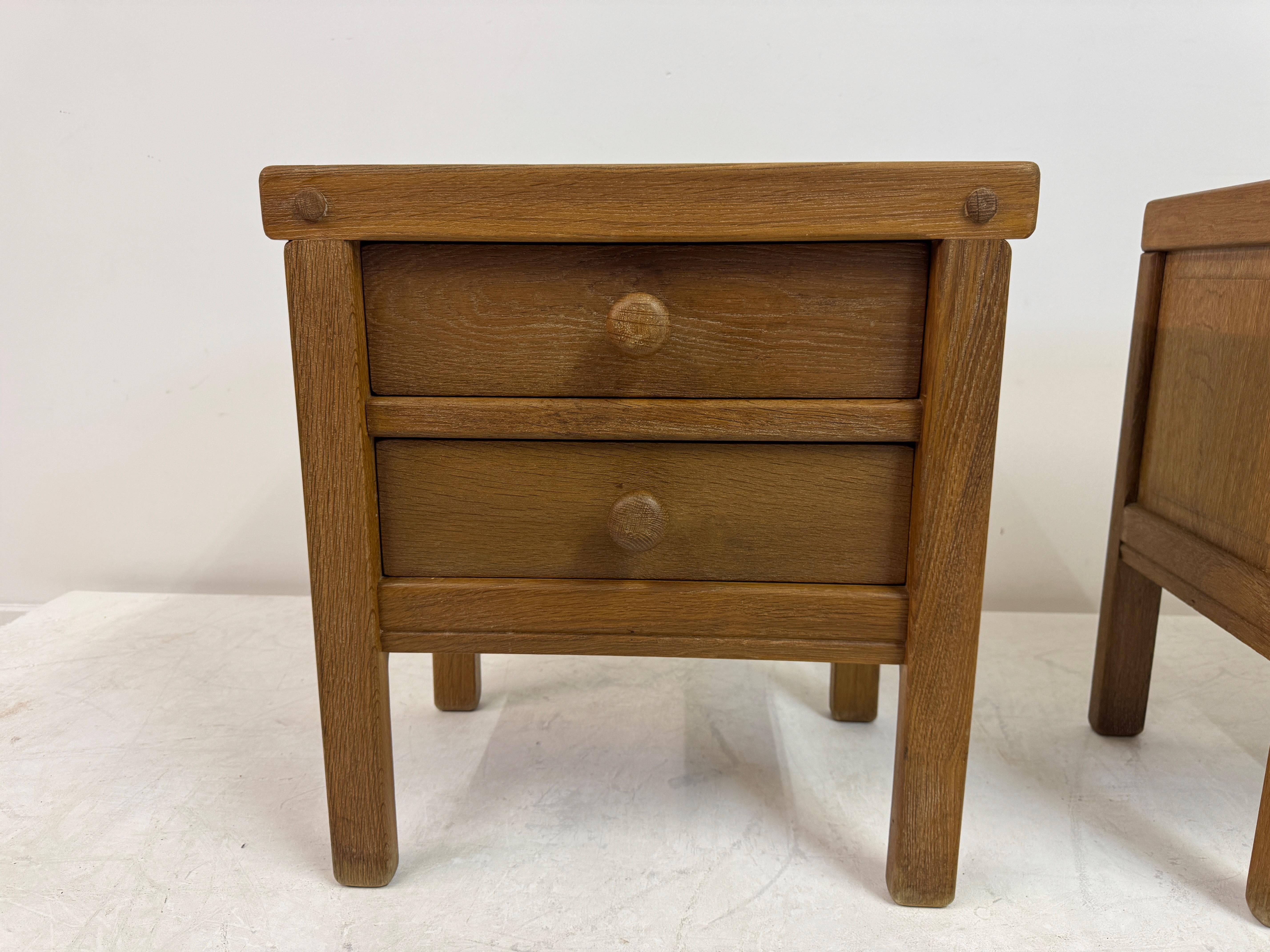 Belga Pair of Brutalist Oak Bedside Cabinets or Nightstands, 1970s in vendita