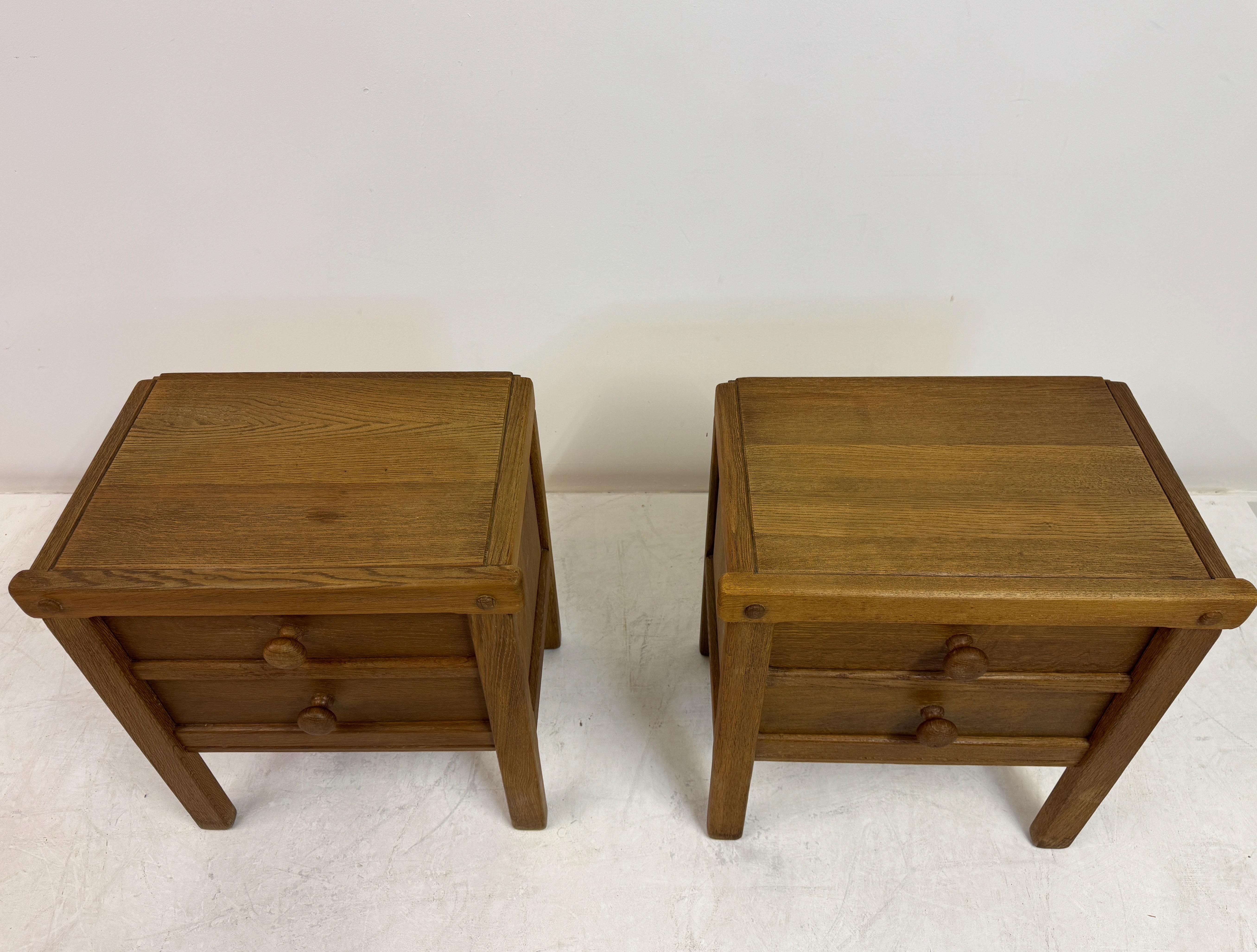 XX secolo Pair of Brutalist Oak Bedside Cabinets or Nightstands, 1970s in vendita