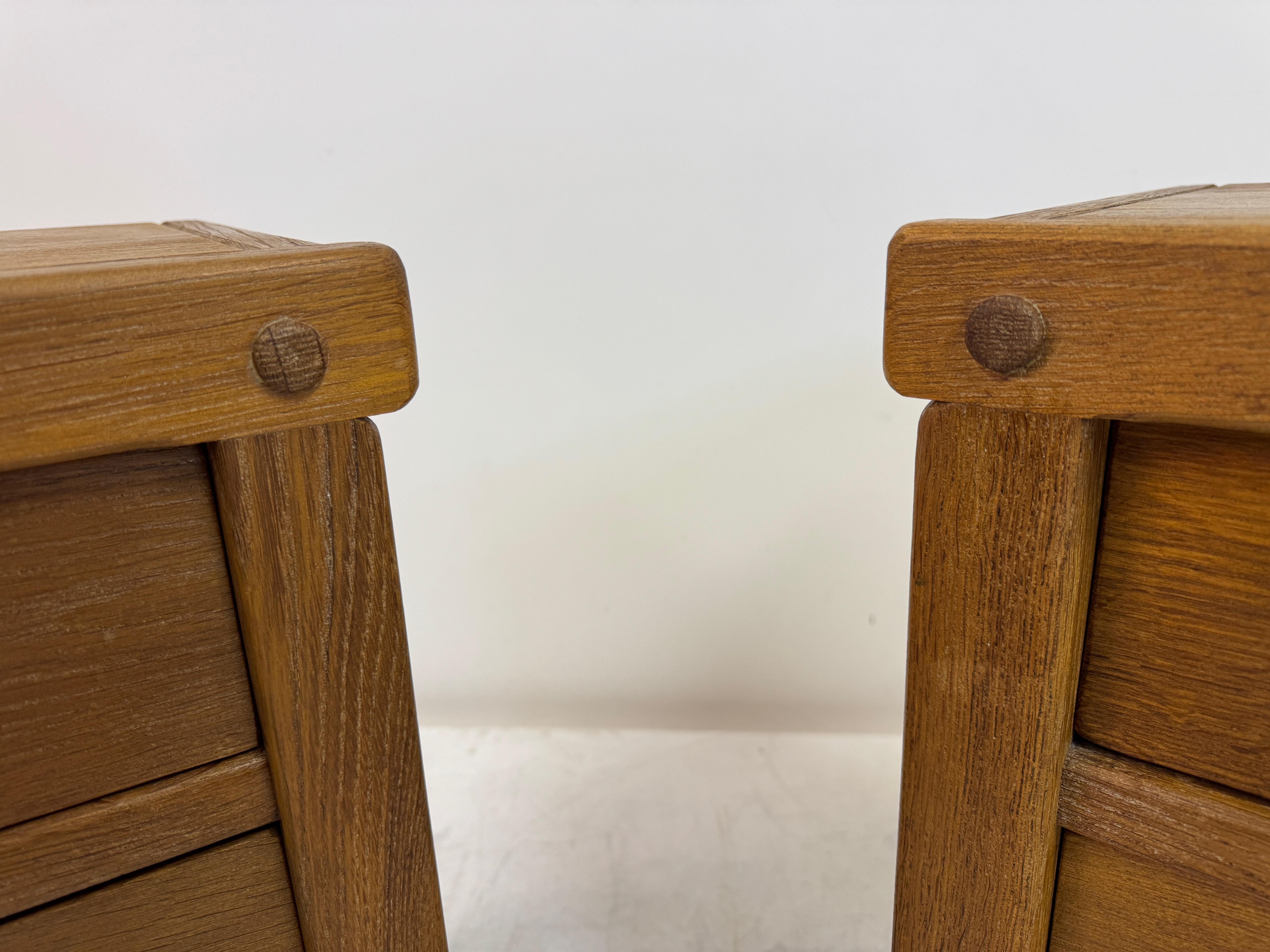 Quercia Pair of Brutalist Oak Bedside Cabinets or Nightstands, 1970s in vendita