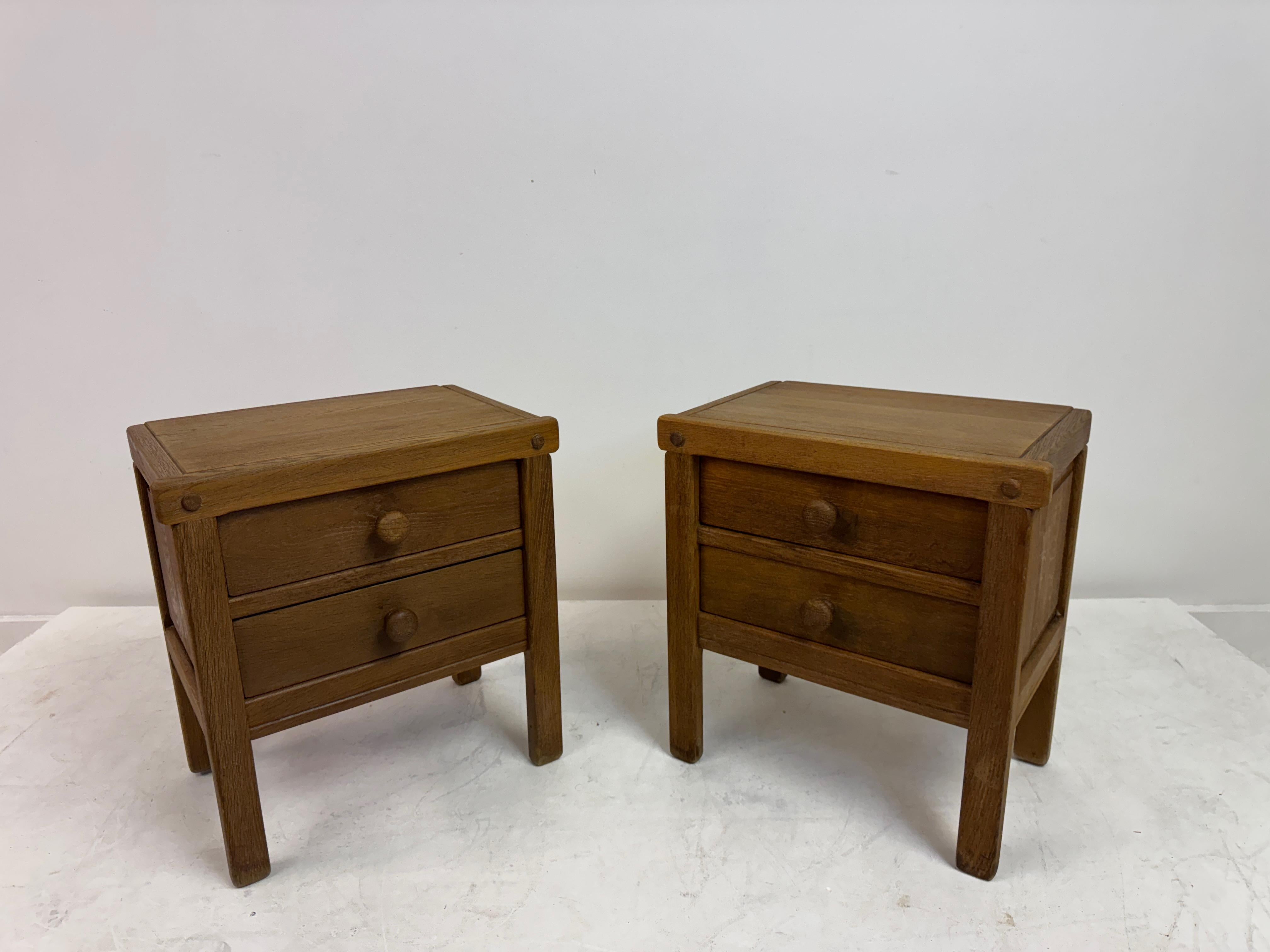 Pair of Brutalist Oak Bedside Cabinets or Nightstands, 1970s in vendita 2