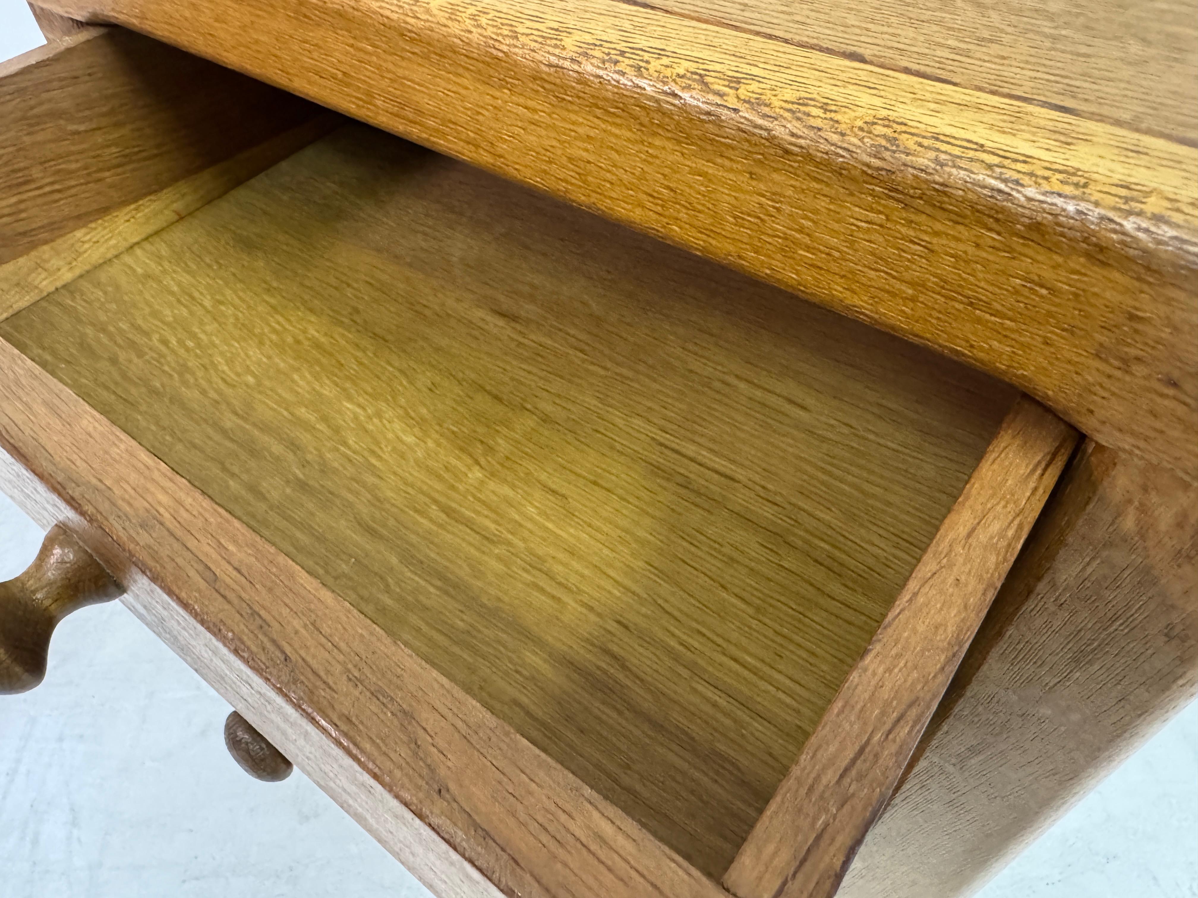 Coppia di comodini brutalisti in Oak, anni '60 in vendita 6