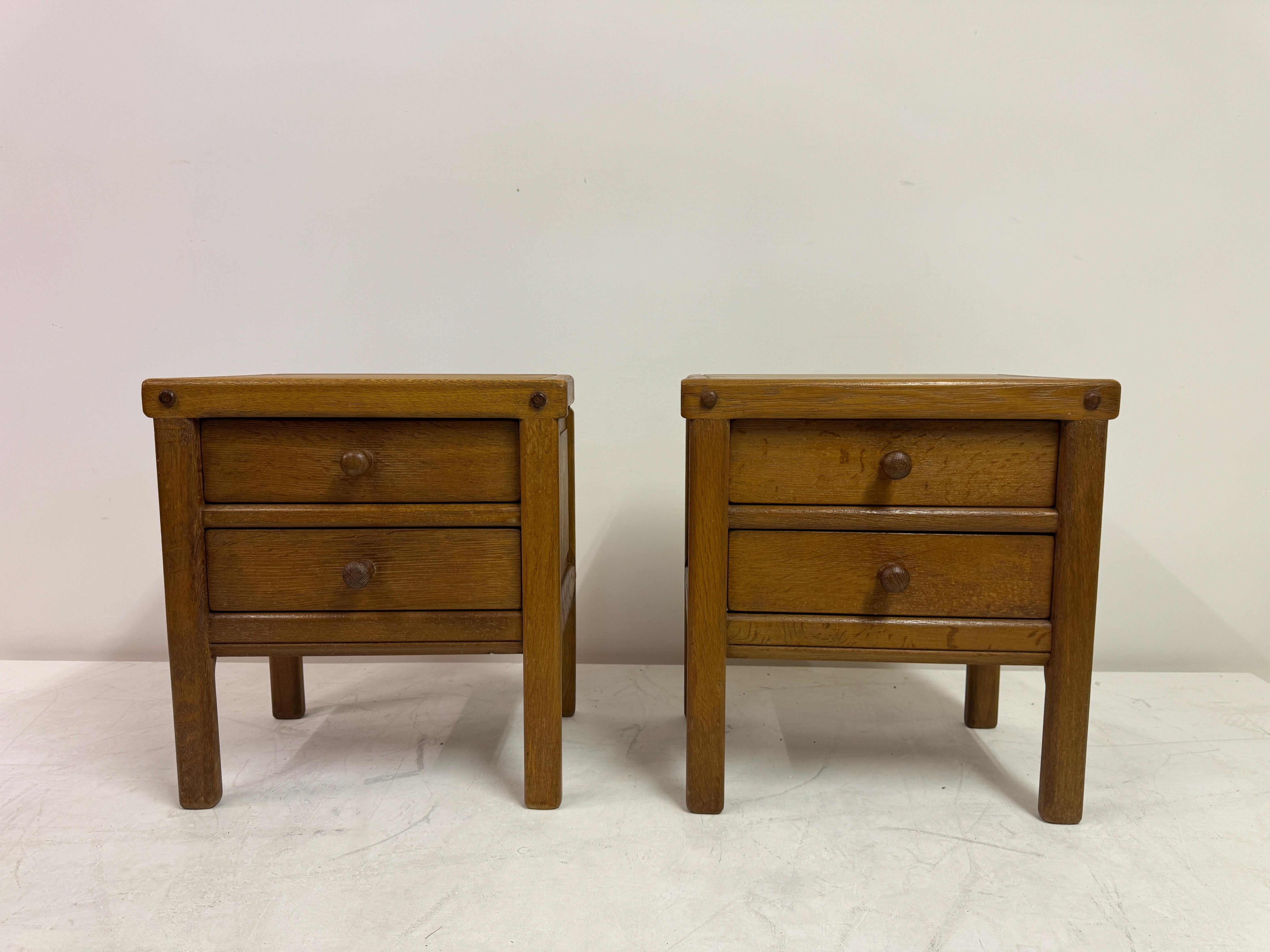 Brutalismo Coppia di comodini brutalisti in Oak, anni '60 in vendita