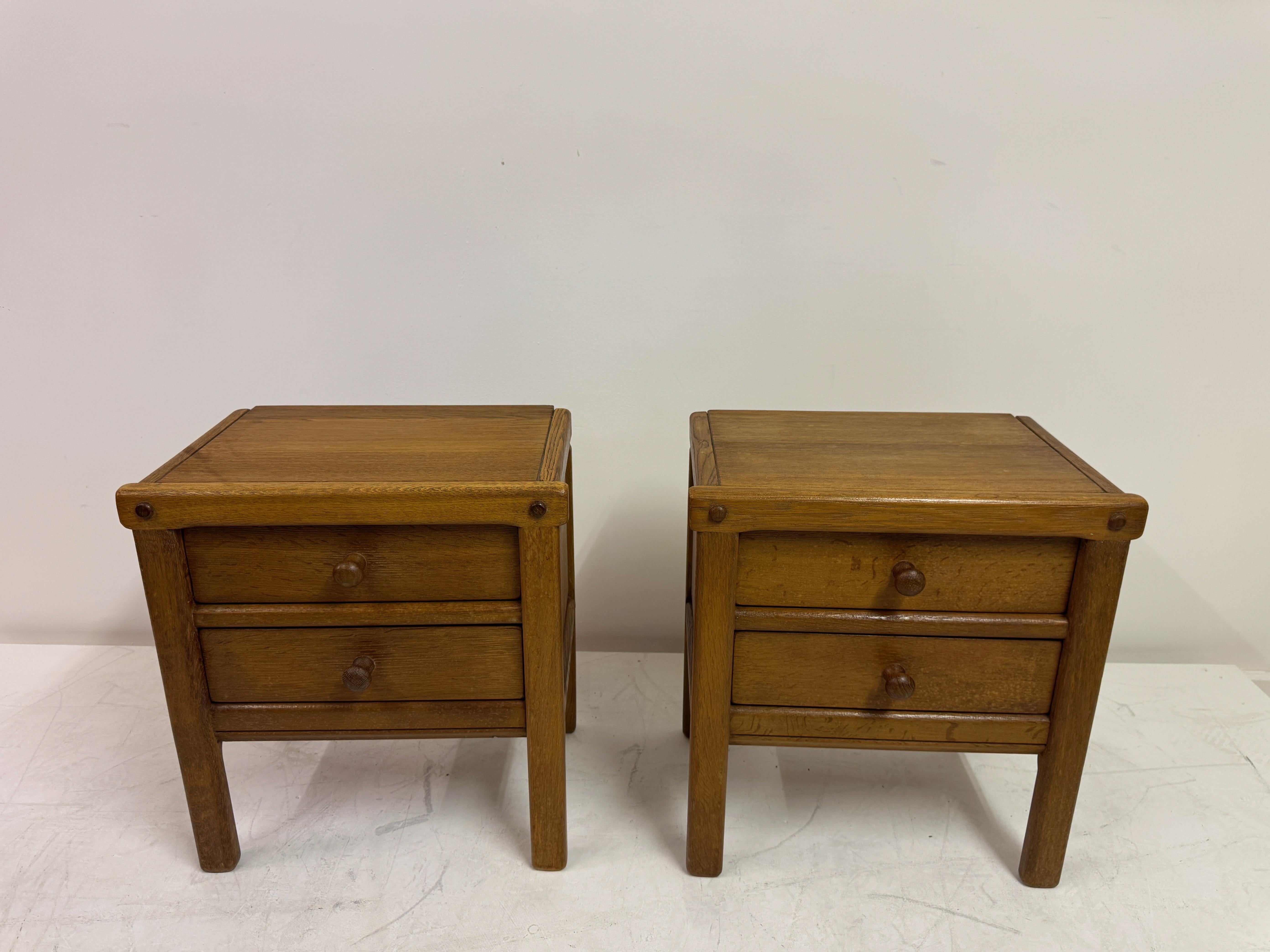 Belga Coppia di comodini brutalisti in Oak, anni '60 in vendita