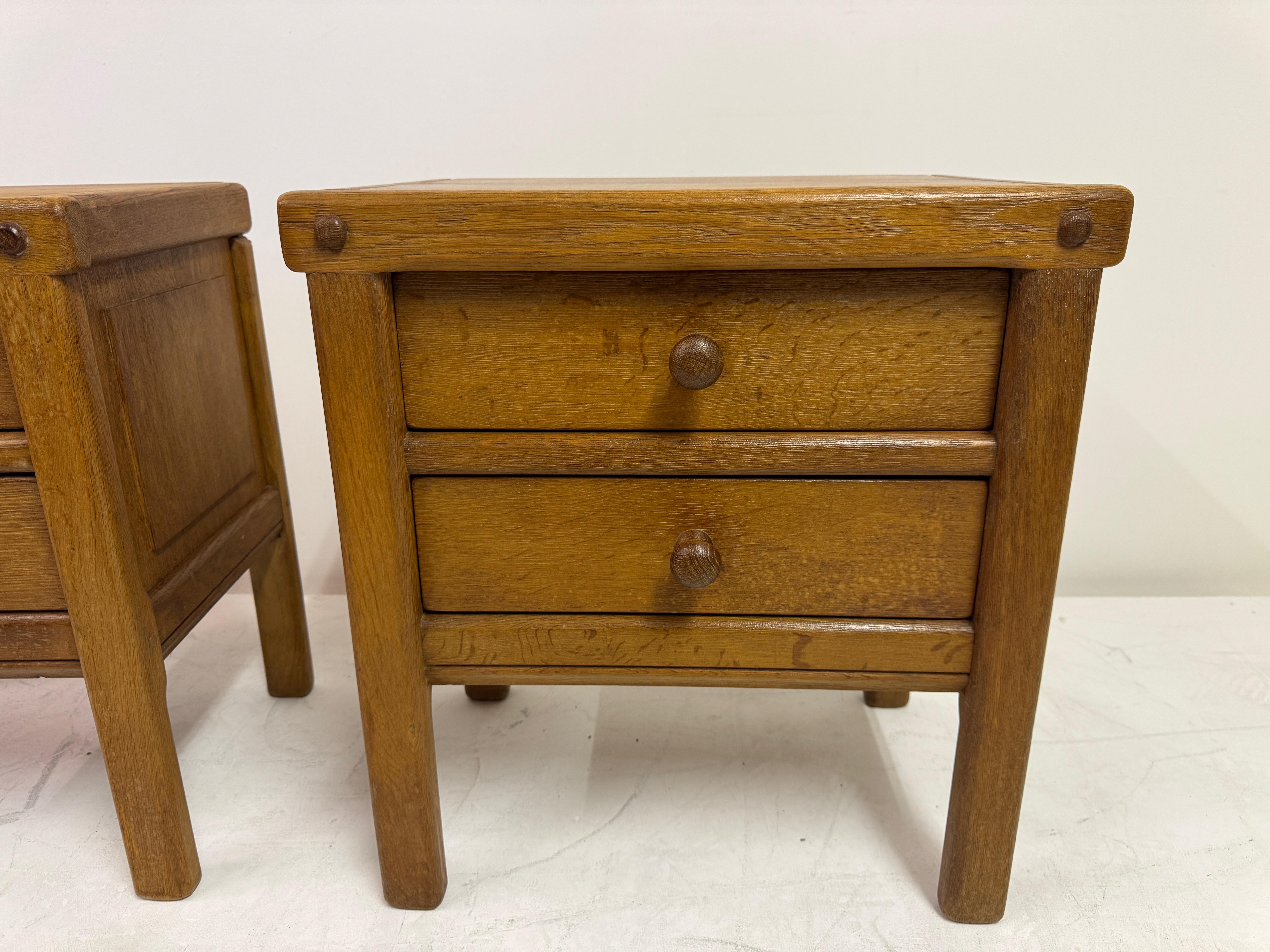XX secolo Coppia di comodini brutalisti in Oak, anni '60 in vendita