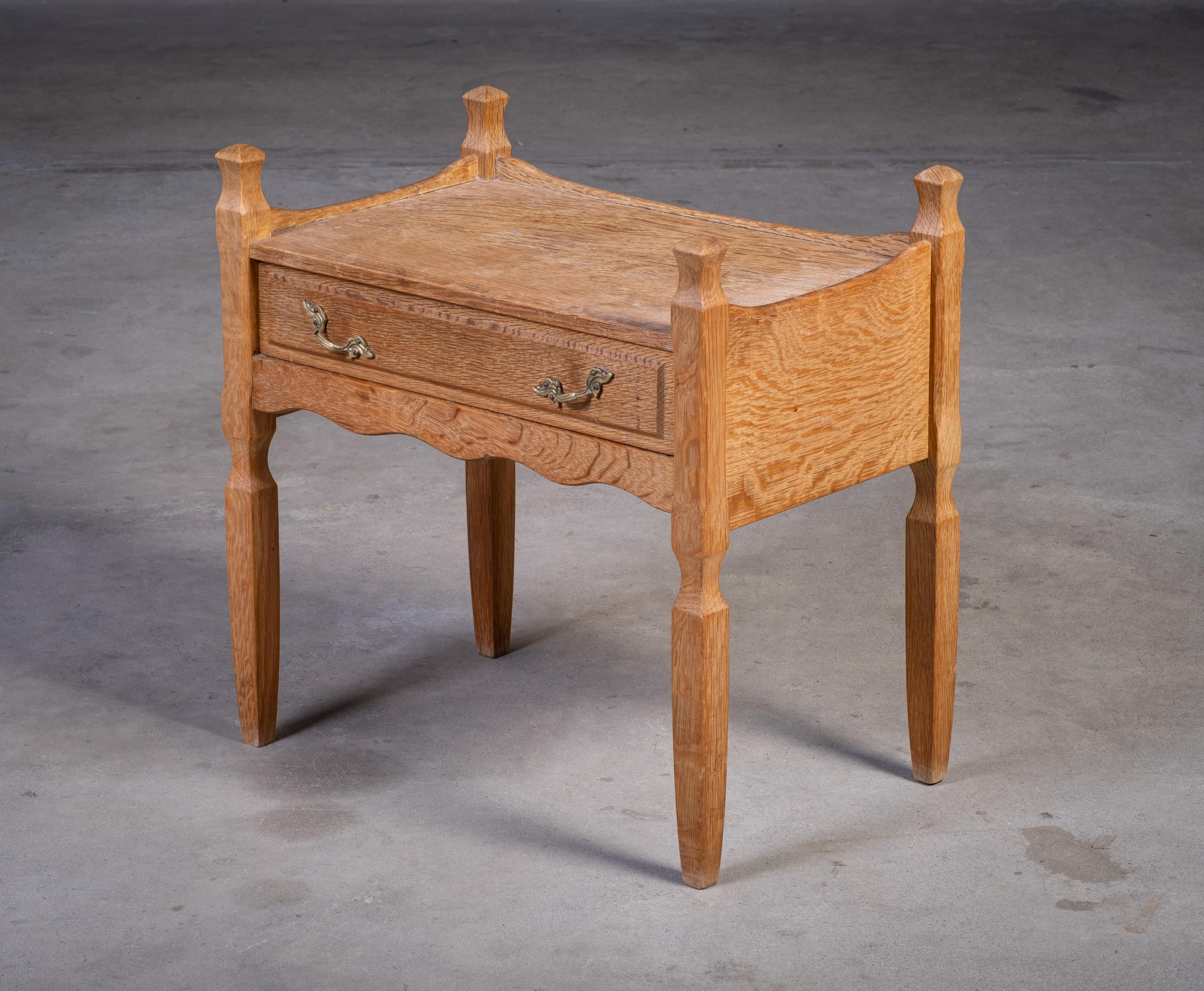 Coppia di comodini brutalisti in Oak di Henning Kjærnulf, anni '70 in vendita 4