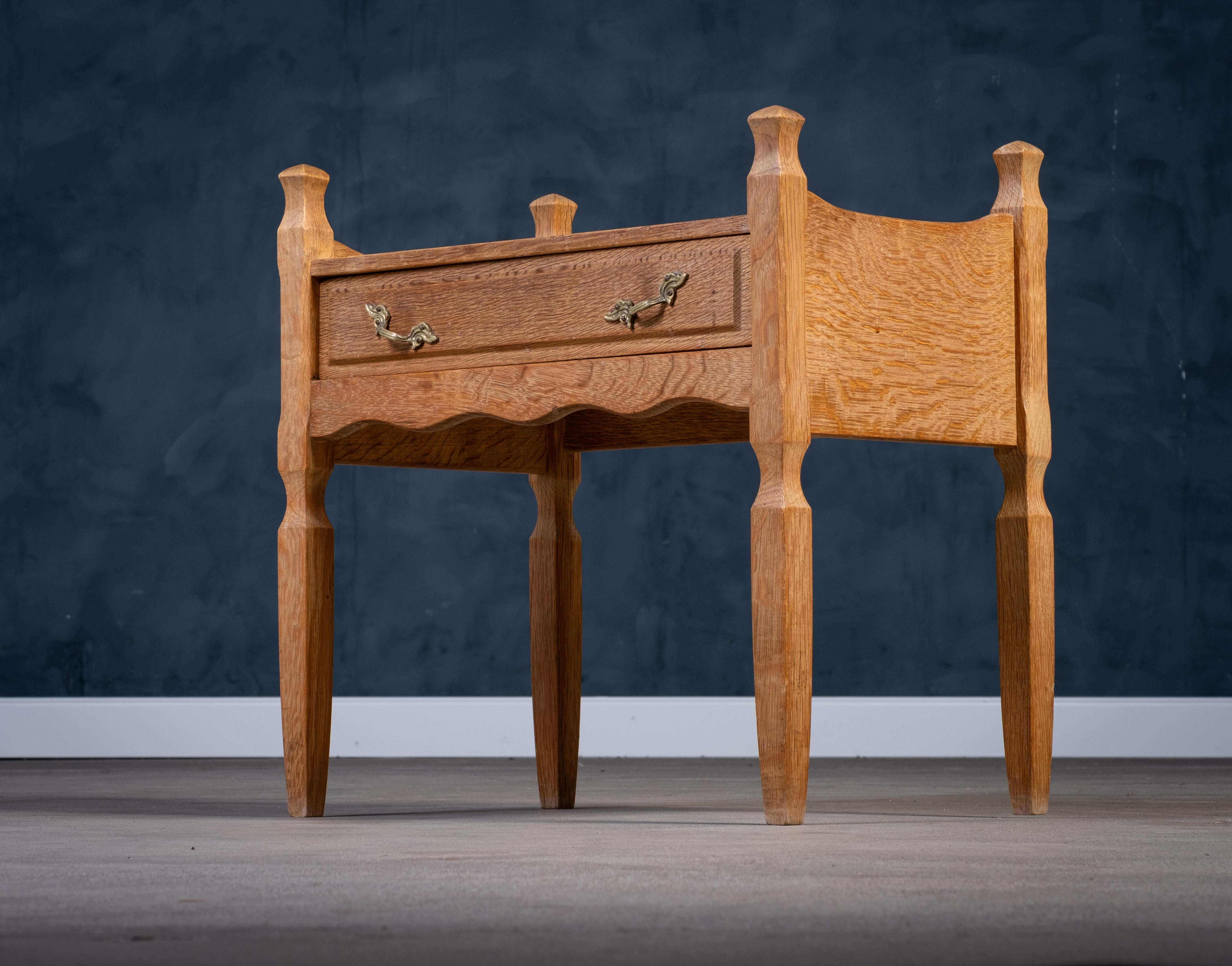 Coppia di comodini brutalisti in Oak di Henning Kjærnulf, anni '70 in vendita 5