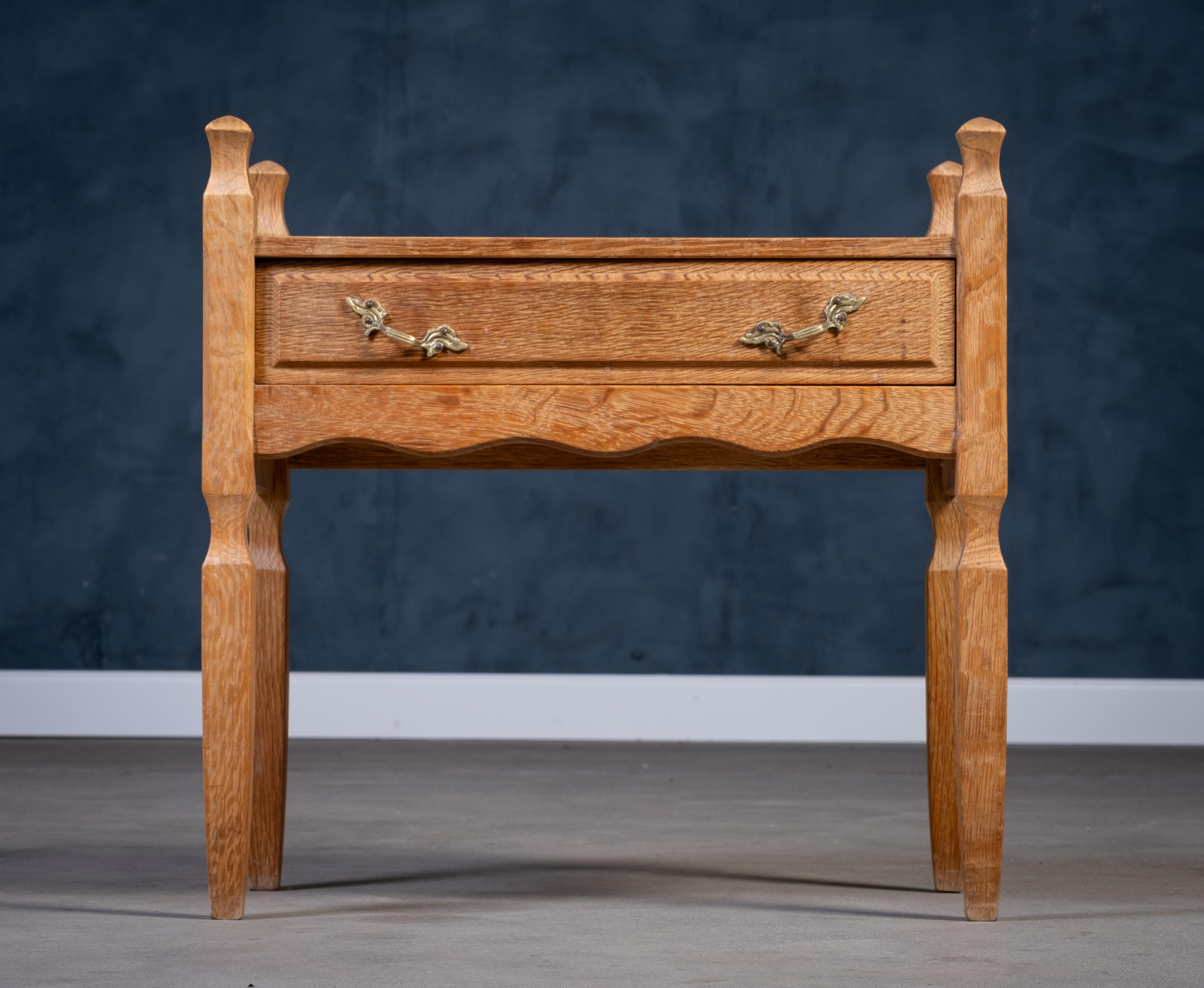 Coppia di comodini brutalisti in Oak di Henning Kjærnulf, anni '70 in vendita 7