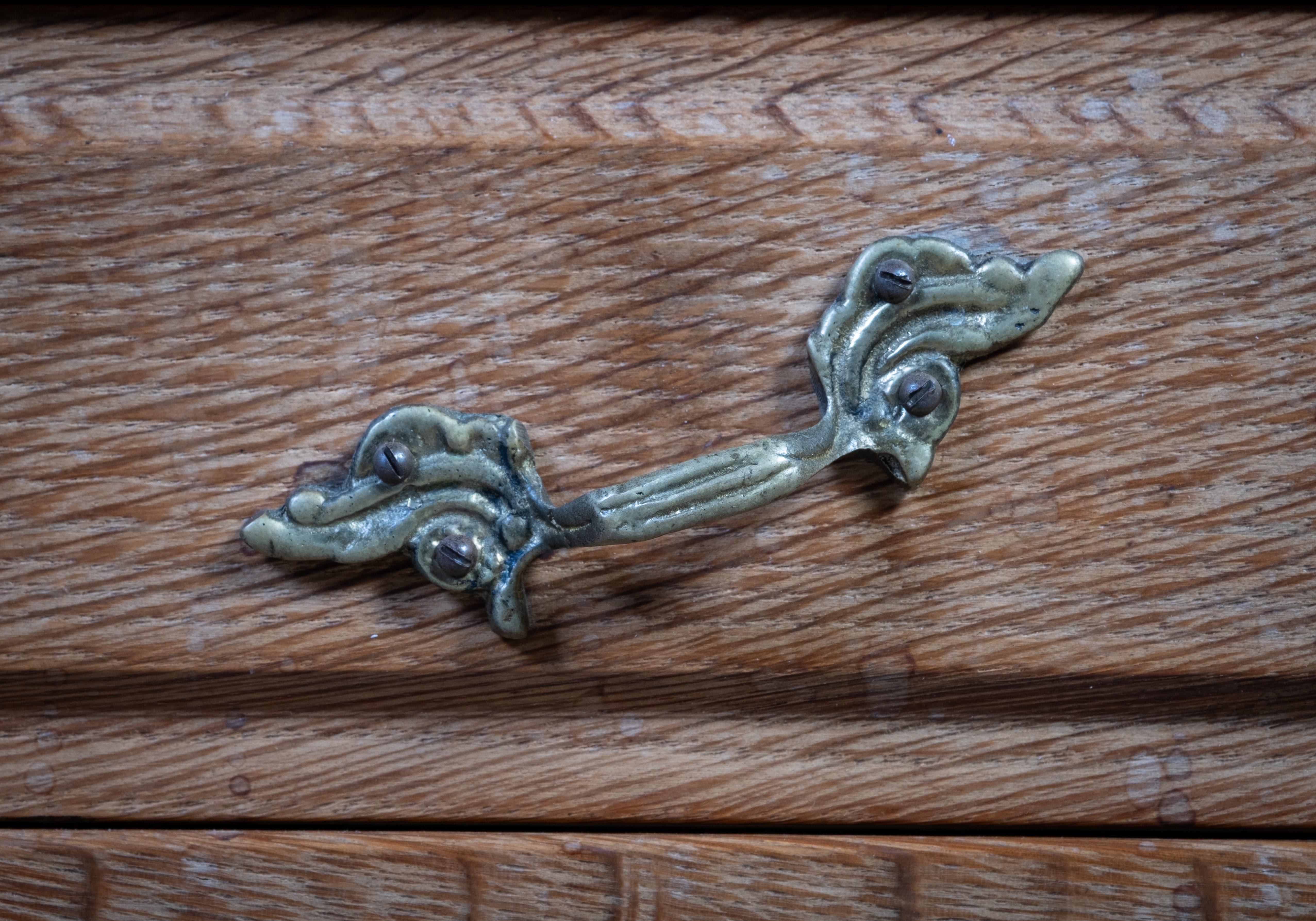 Coppia di comodini brutalisti in Oak di Henning Kjærnulf, anni '70 in vendita 10