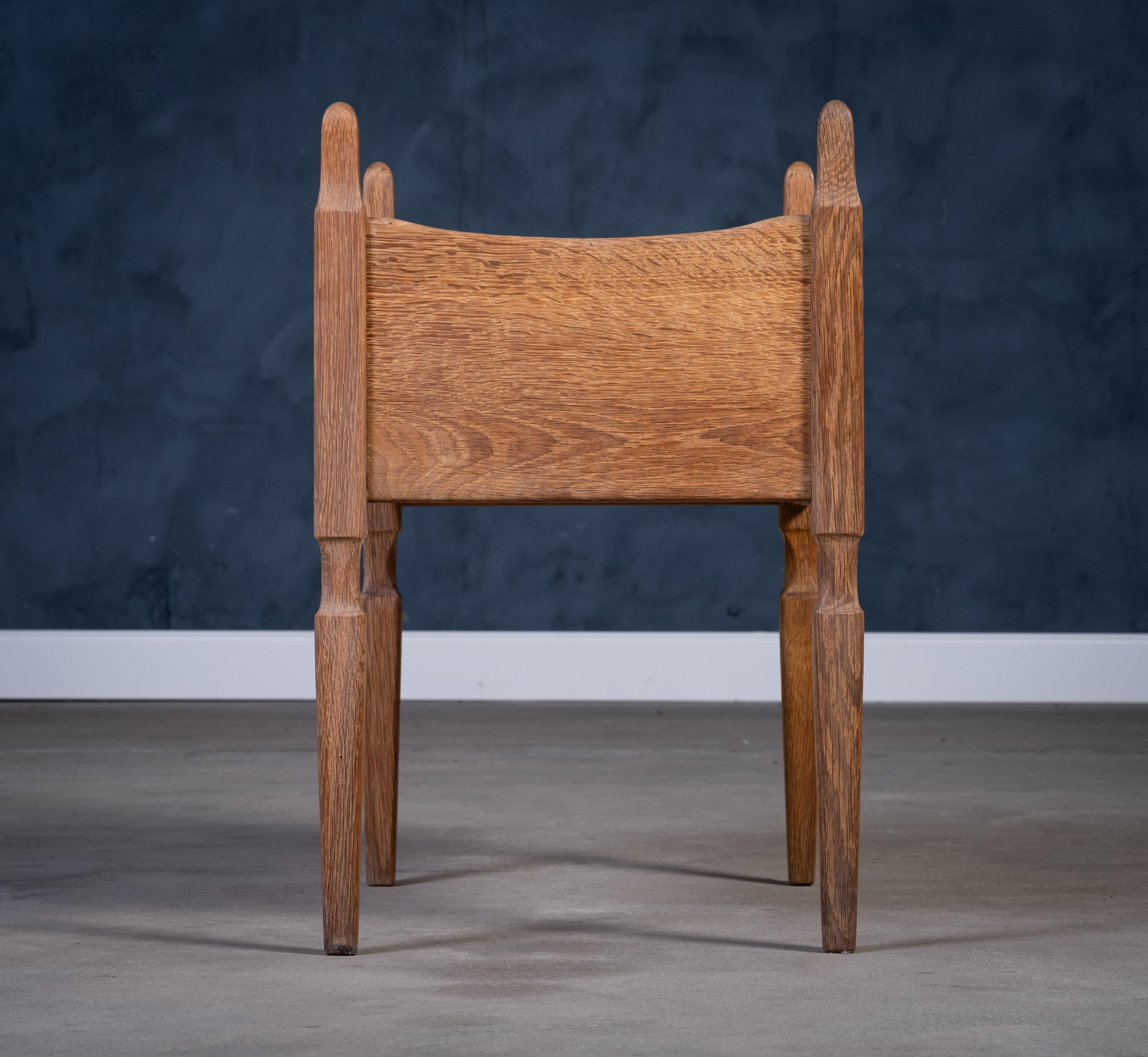 Coppia di comodini brutalisti in Oak di Henning Kjærnulf, anni '70 in vendita 2