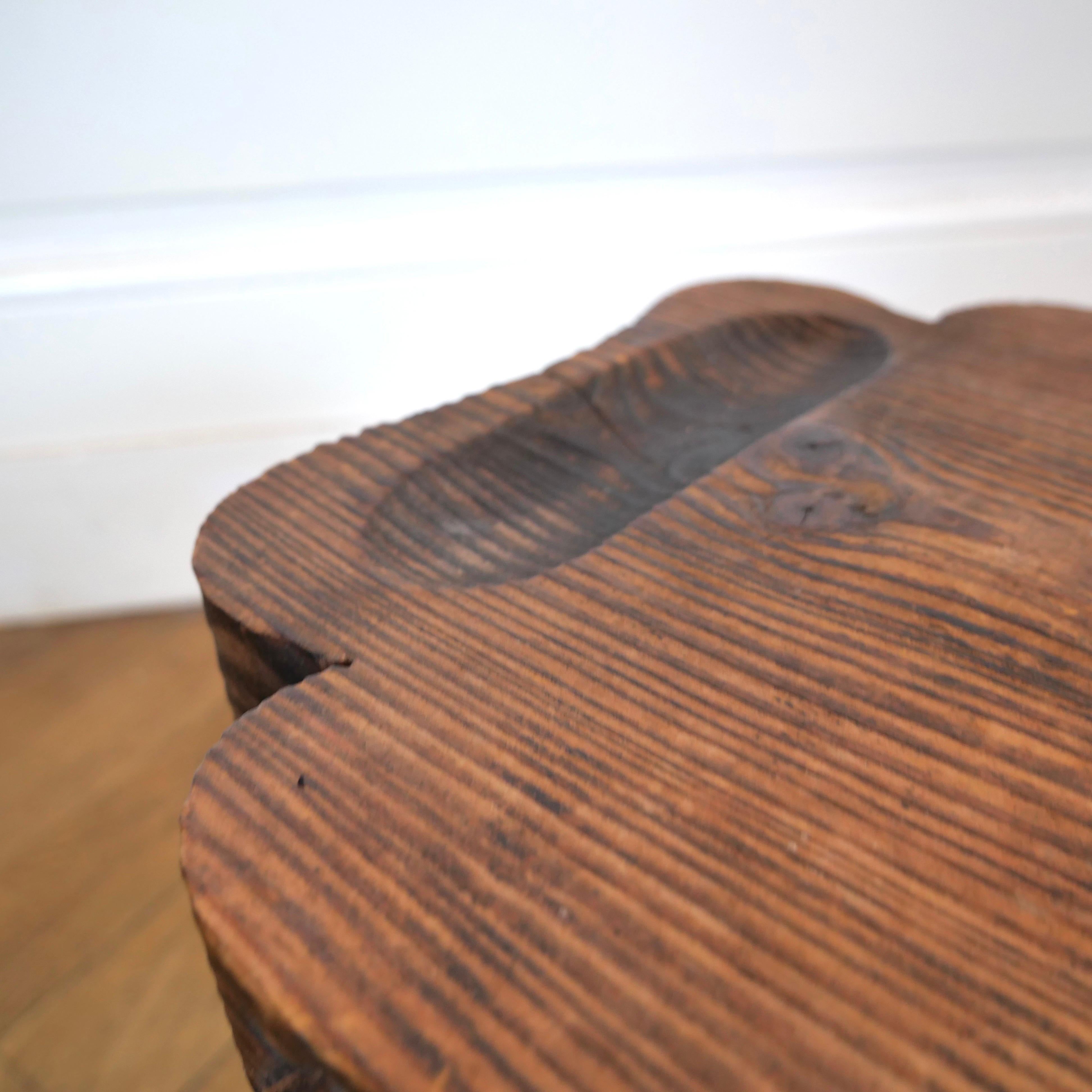 Pair of brutalist oak tripod milking stools. In Good Condition In LYON, FR