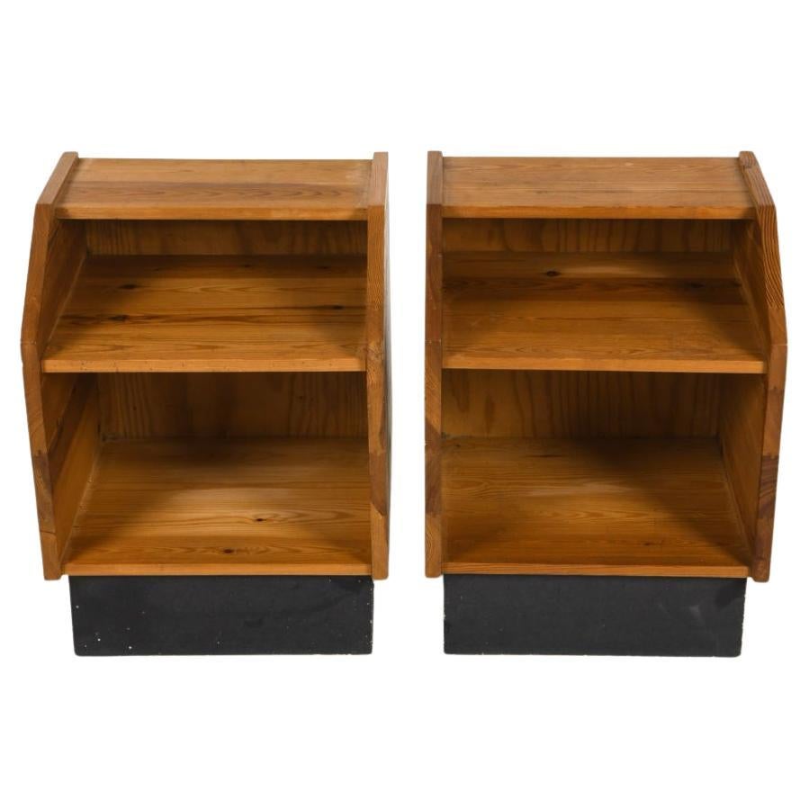 Scandinave moderne Pair of brutalist Scandinavian modern Pine nightstands en vente