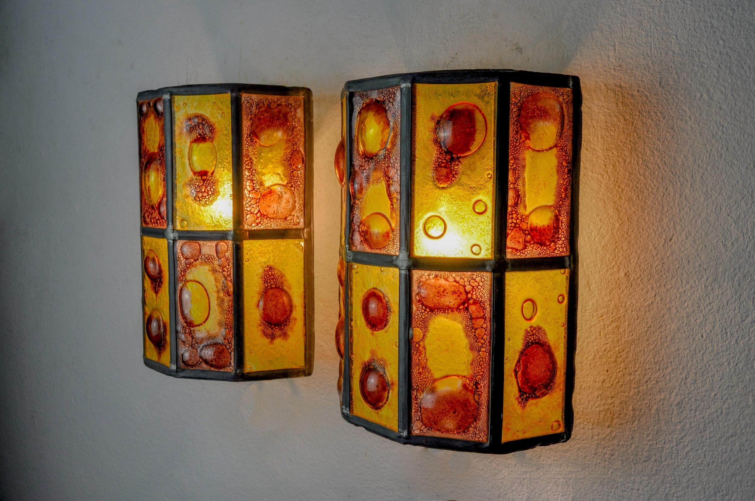 Superb and rare pair of brutalist sconces by Felipe Derflingher for feders, designed and produced in mexico in the 1960s. Superb glass work with air bubbles united by a lead structure. Unique wall lamps that will illuminate wonderfully and bring a