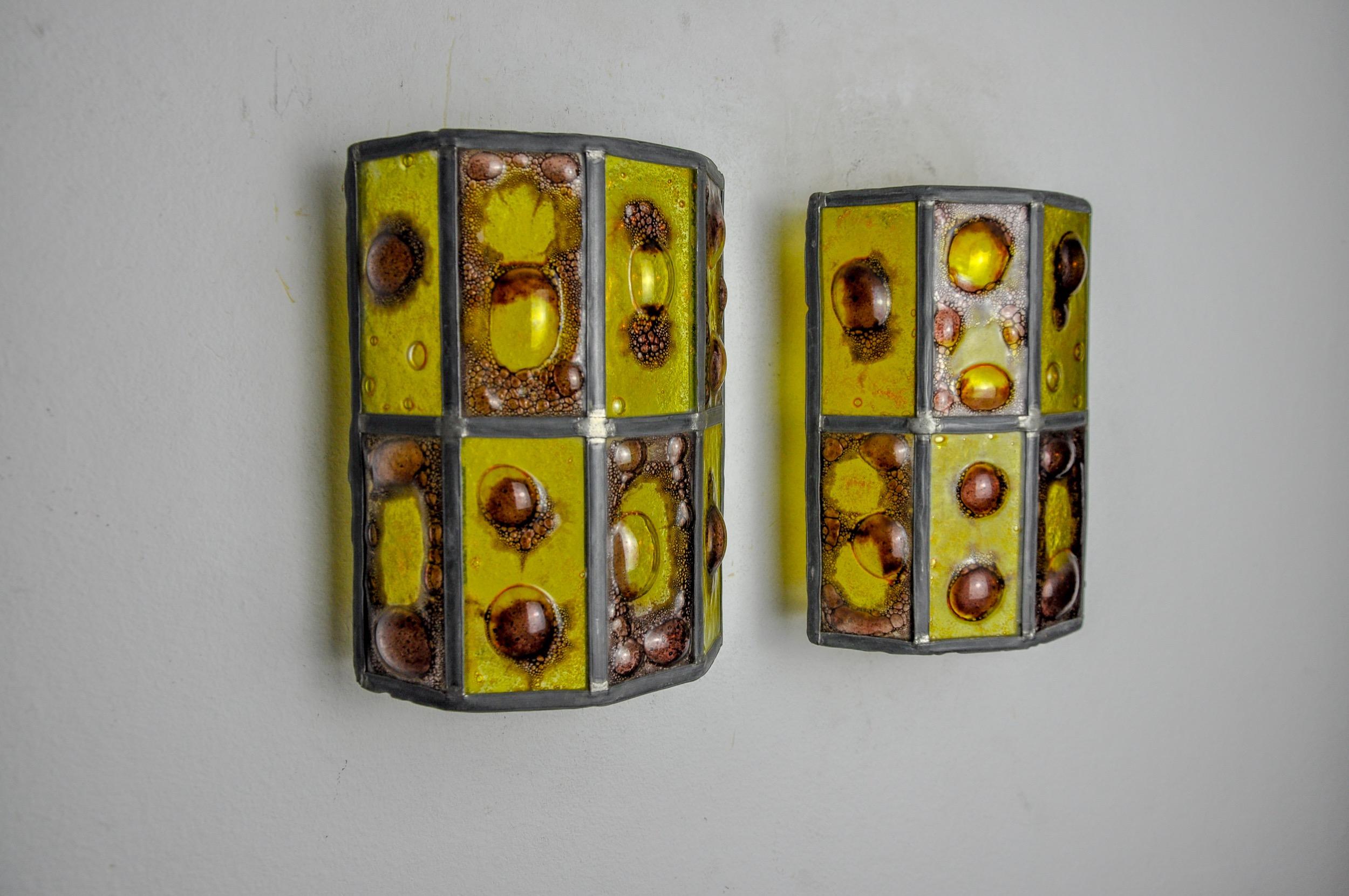 Mexican Pair of brutalist sconces by Felipe Derflingher for Feders, blown glass, 1960 For Sale