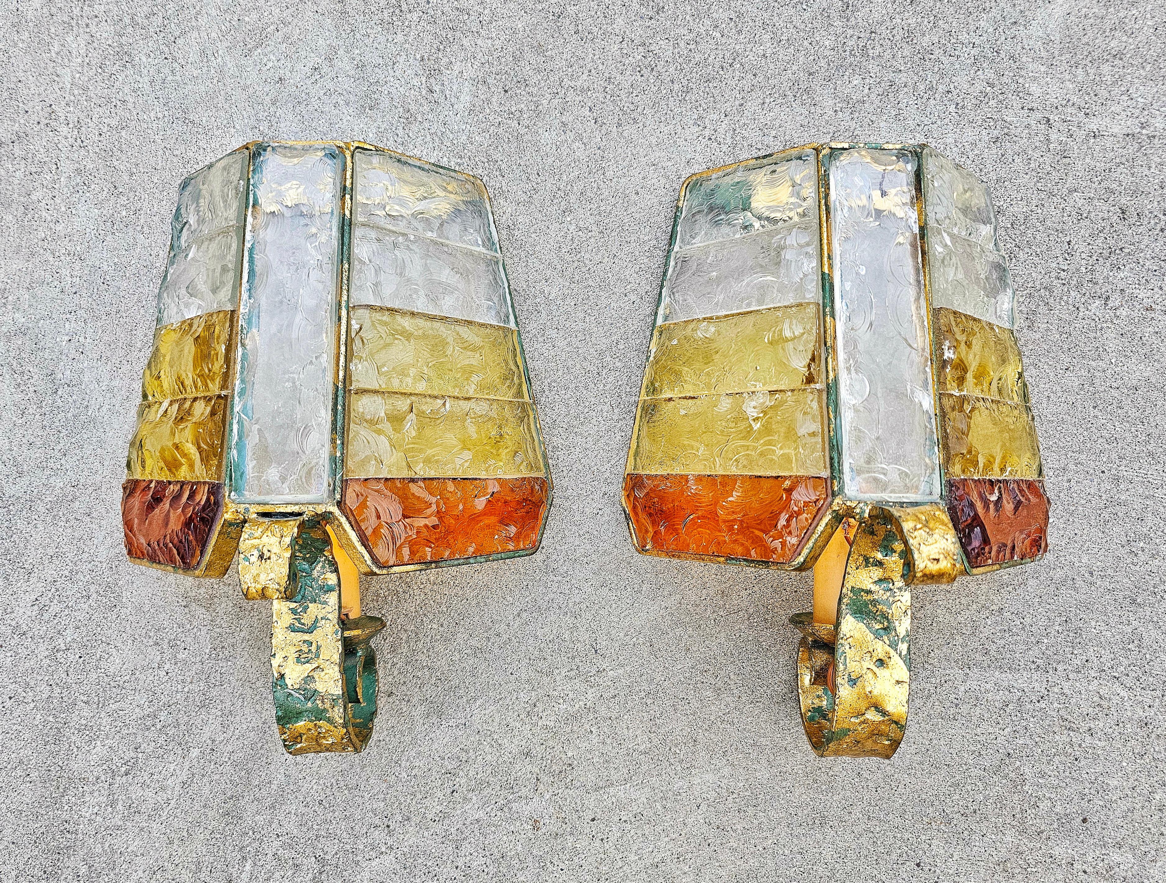 Pair of Brutalist Sconces in hammered glass by Longobard, Italy 1970s For Sale 4