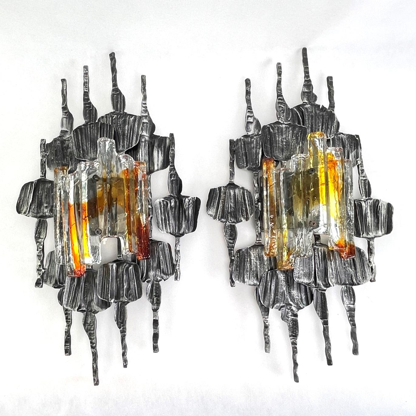 This impressive pair of lamps is a real design classic from the 60s. These brutalist lamps in an extraordinary design are a highlight for every Mid Century interior.
These designer lamps are originals and give a pleasant light. 

Each sconce