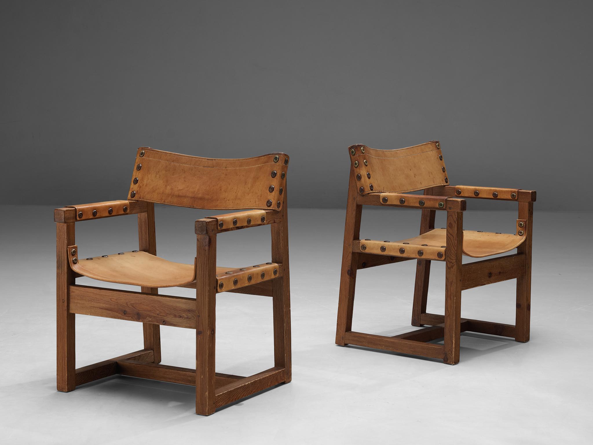 Biosca, pair of chairs, leather, pine, Spain, 1950s 

Sturdy chairs manufactured by the Spanish Biosca. These chairs are made out of pine and have stunning, leather seating. The chairs have a robust look, which is emphasized by decorative nails that