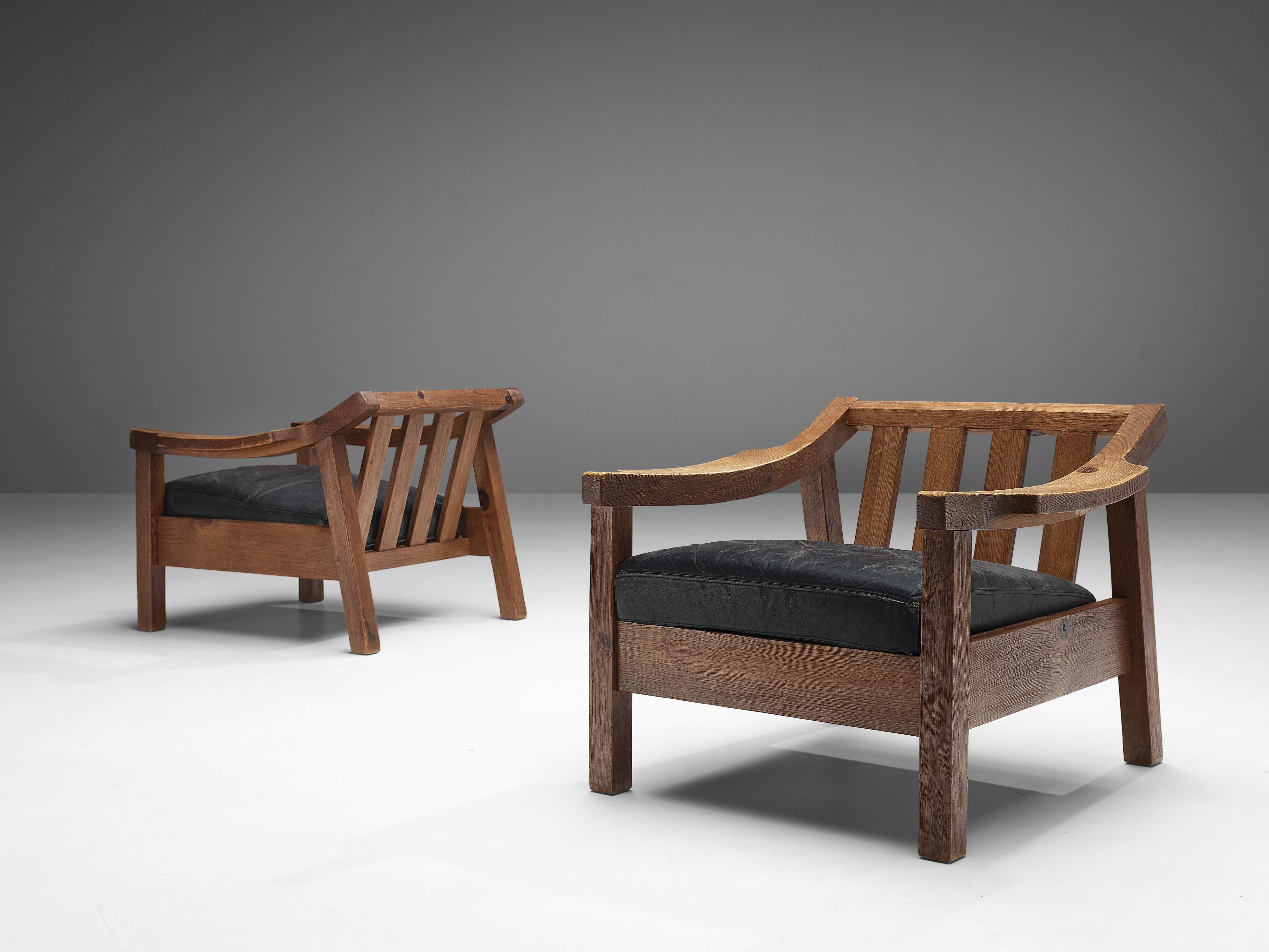 Brutalist lounge chairs, oak, Spain, 1960s

Pair of lounge chairs with sturdy frames in oak. The backrest has angled, straight slats whereas the armrests have a curved and more organic appeal. A thick seat cushion provides seating comfort.