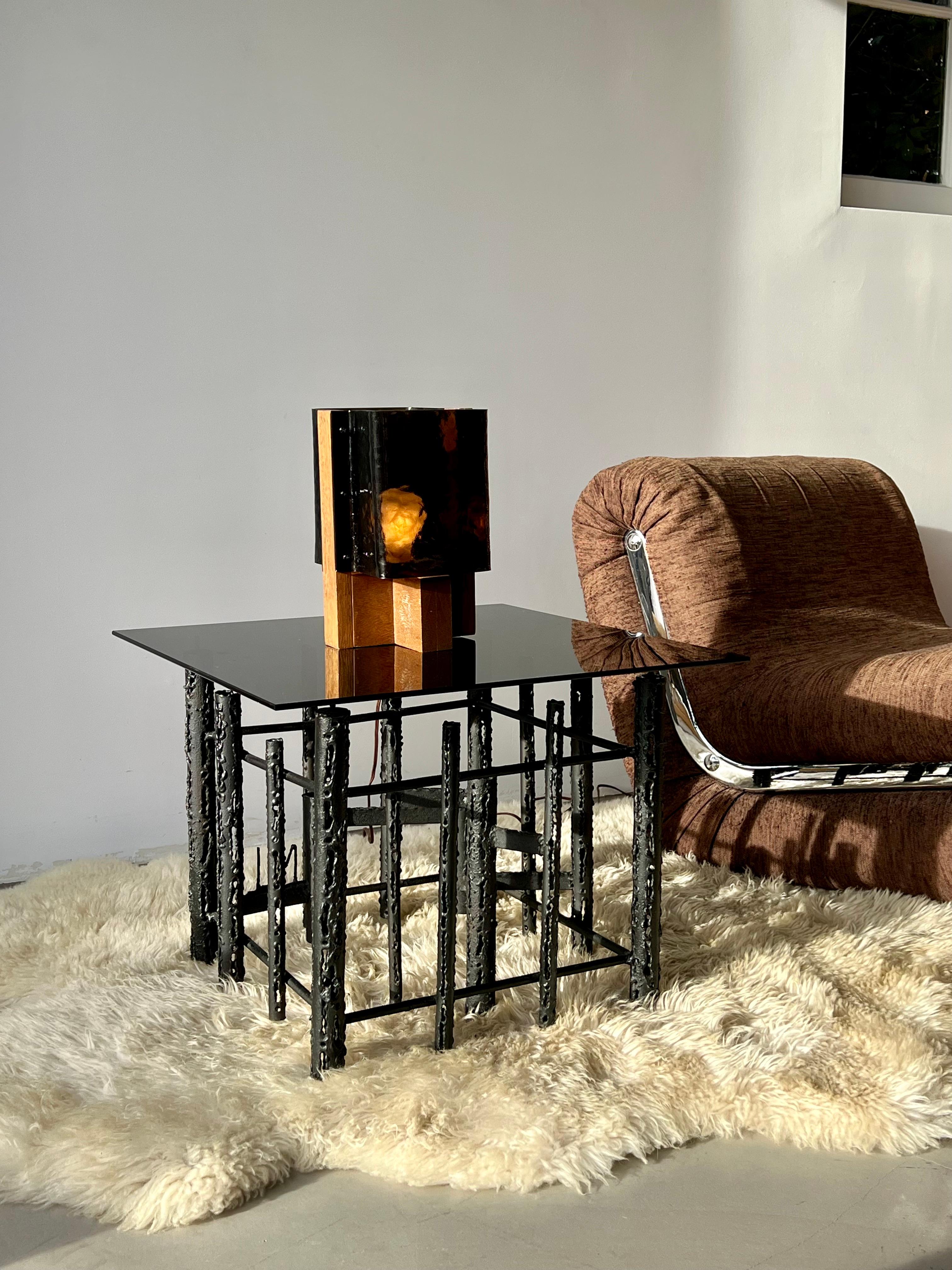 Verre fumé Paire de tables d'appoint en acier soudé de Studio Brutaliste par Masciarelli pour Regent en vente