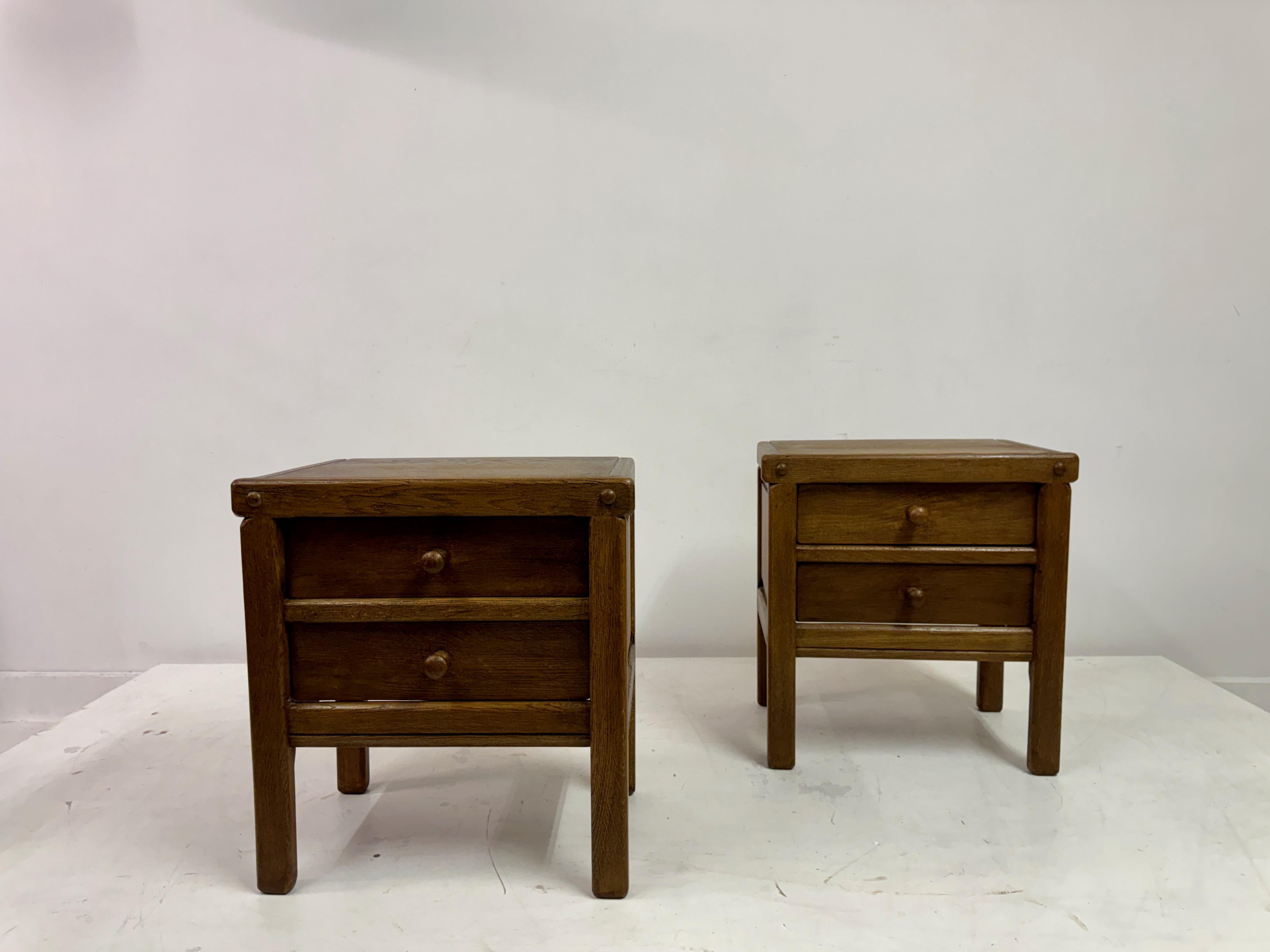 Pair of bedside tables

Two drawers

Oak

Brutalist style

Belgium 1960s