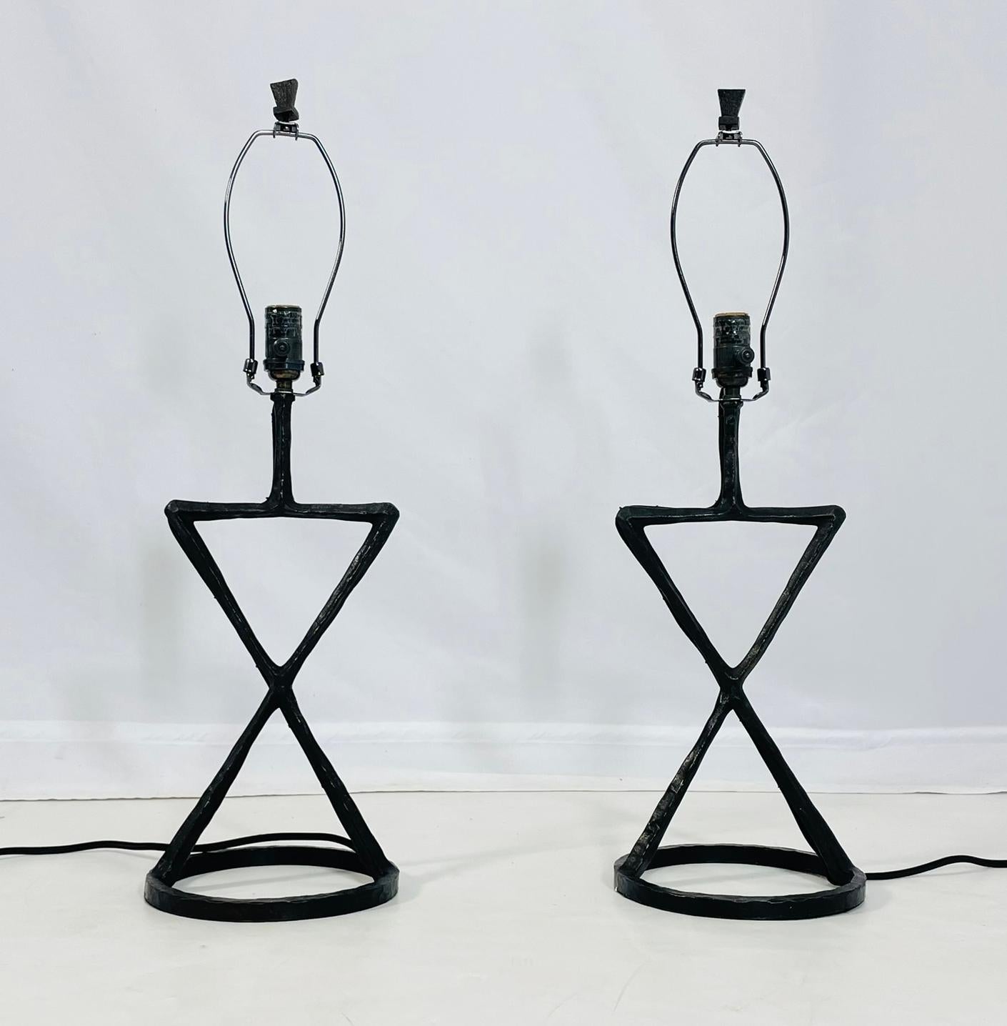 Paire de lampes de table de style brutaliste par Visual Comfort de la collection Anneu Bon état - En vente à Los Angeles, CA