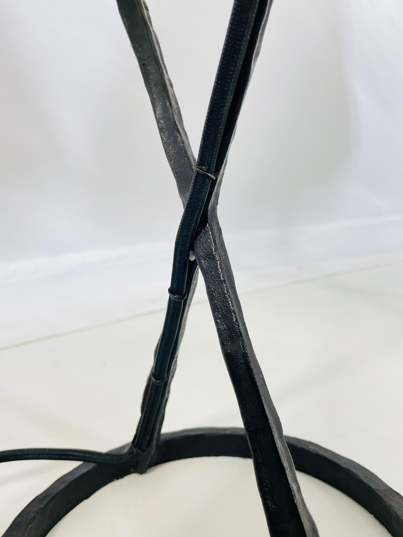 XXIe siècle et contemporain Paire de lampes de table de style brutaliste par Visual Comfort de la collection Anneu en vente