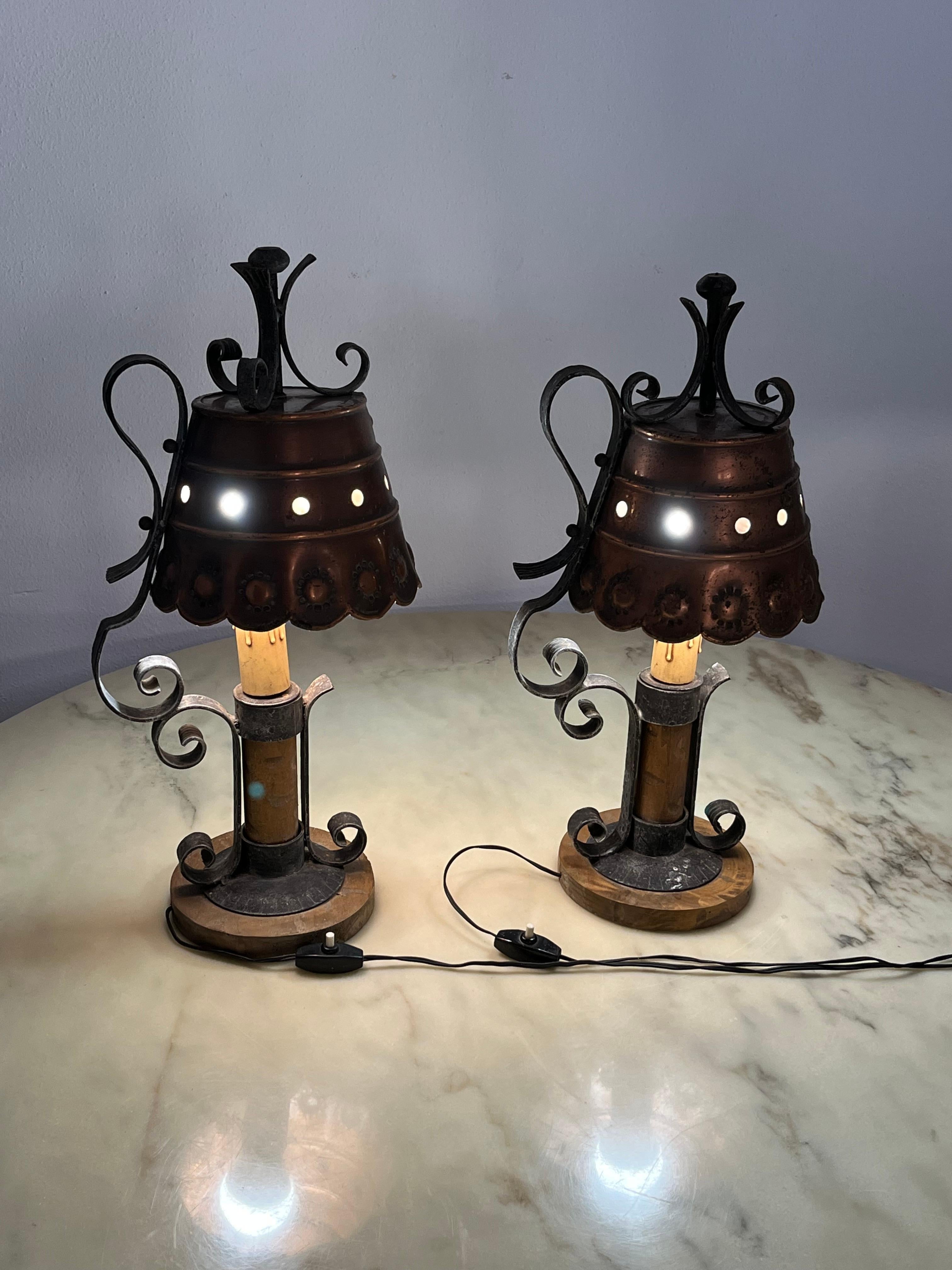 Milieu du XXe siècle Ensemble de 2 lampes de table de style brutaliste mi-siècle, design italien des années 1960 en vente