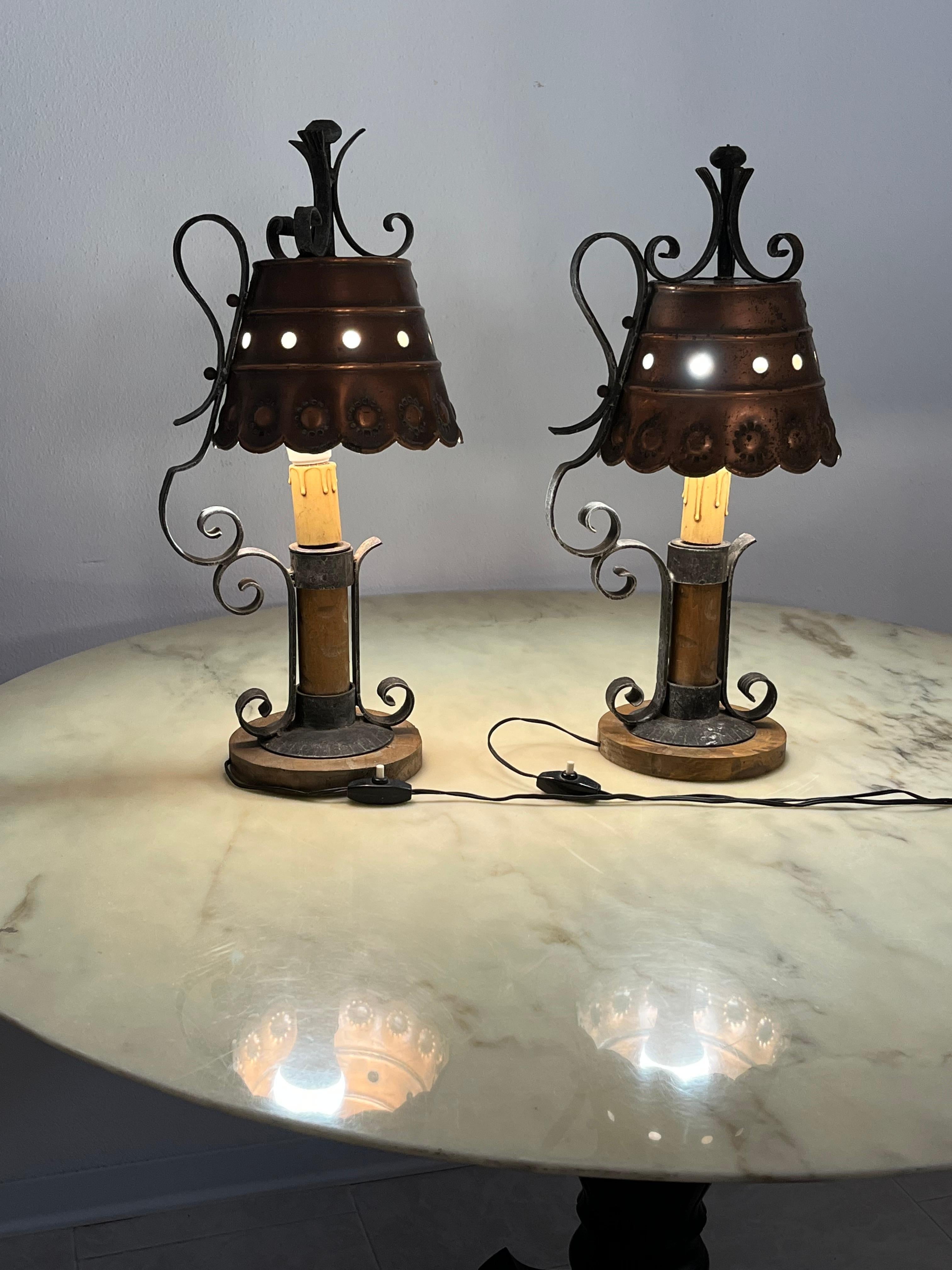 Cuivre Ensemble de 2 lampes de table de style brutaliste mi-siècle, design italien des années 1960 en vente