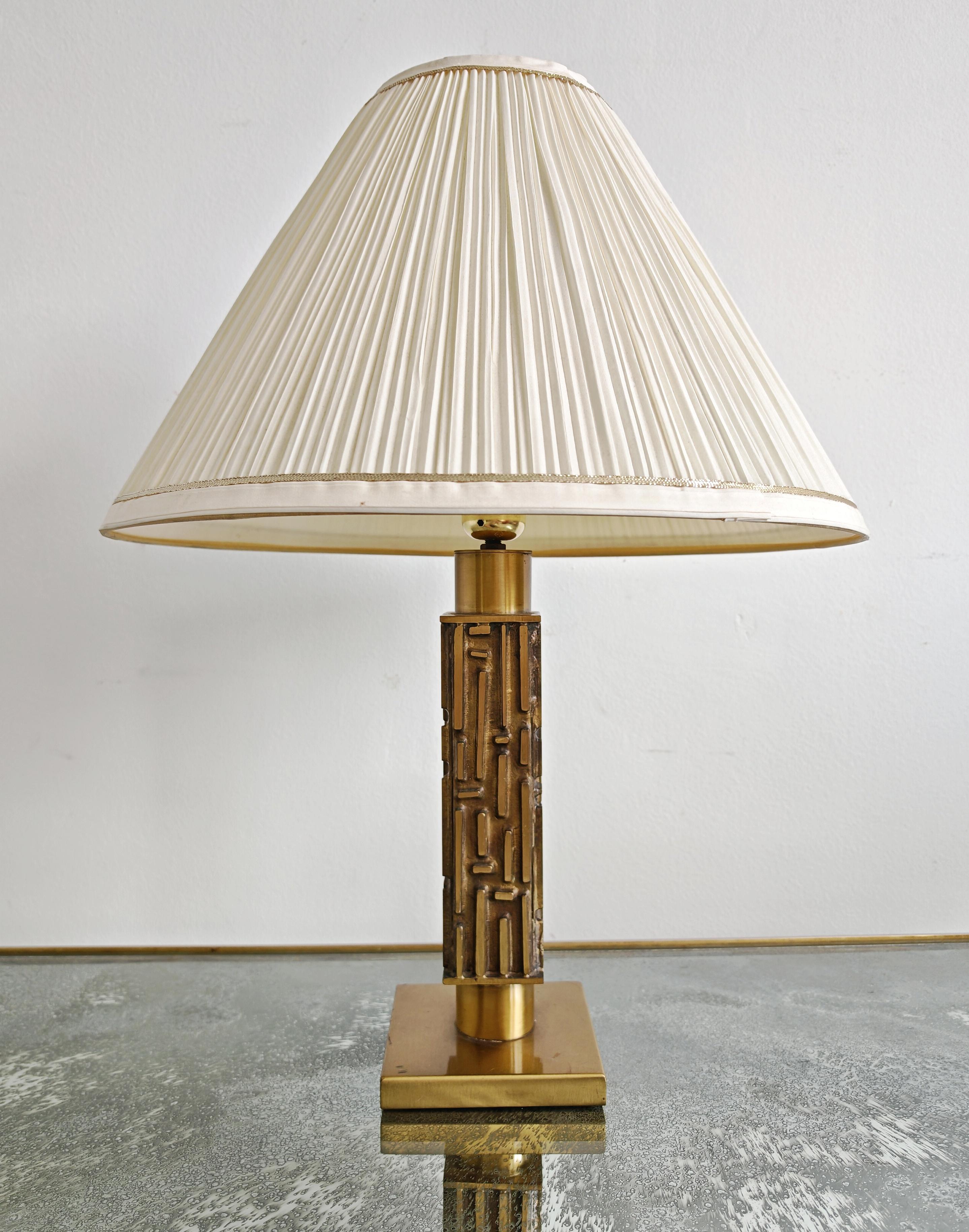 Italiano Coppia di lampade da tavolo brutaliste in bronzo di Luciano Frigerio, Italia anni '70
