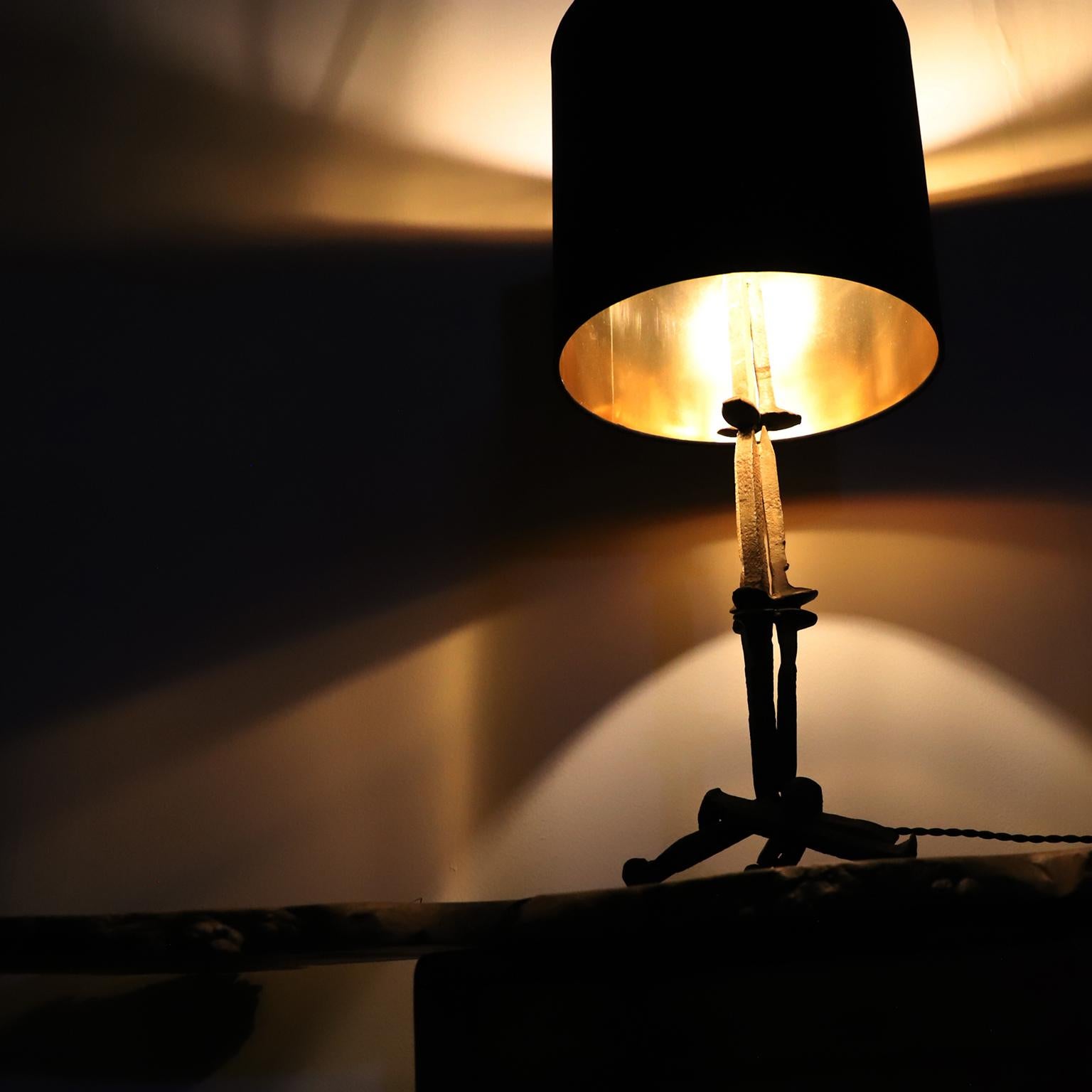Brutalisme Paire de lampes de table brutalistes en fer en vente