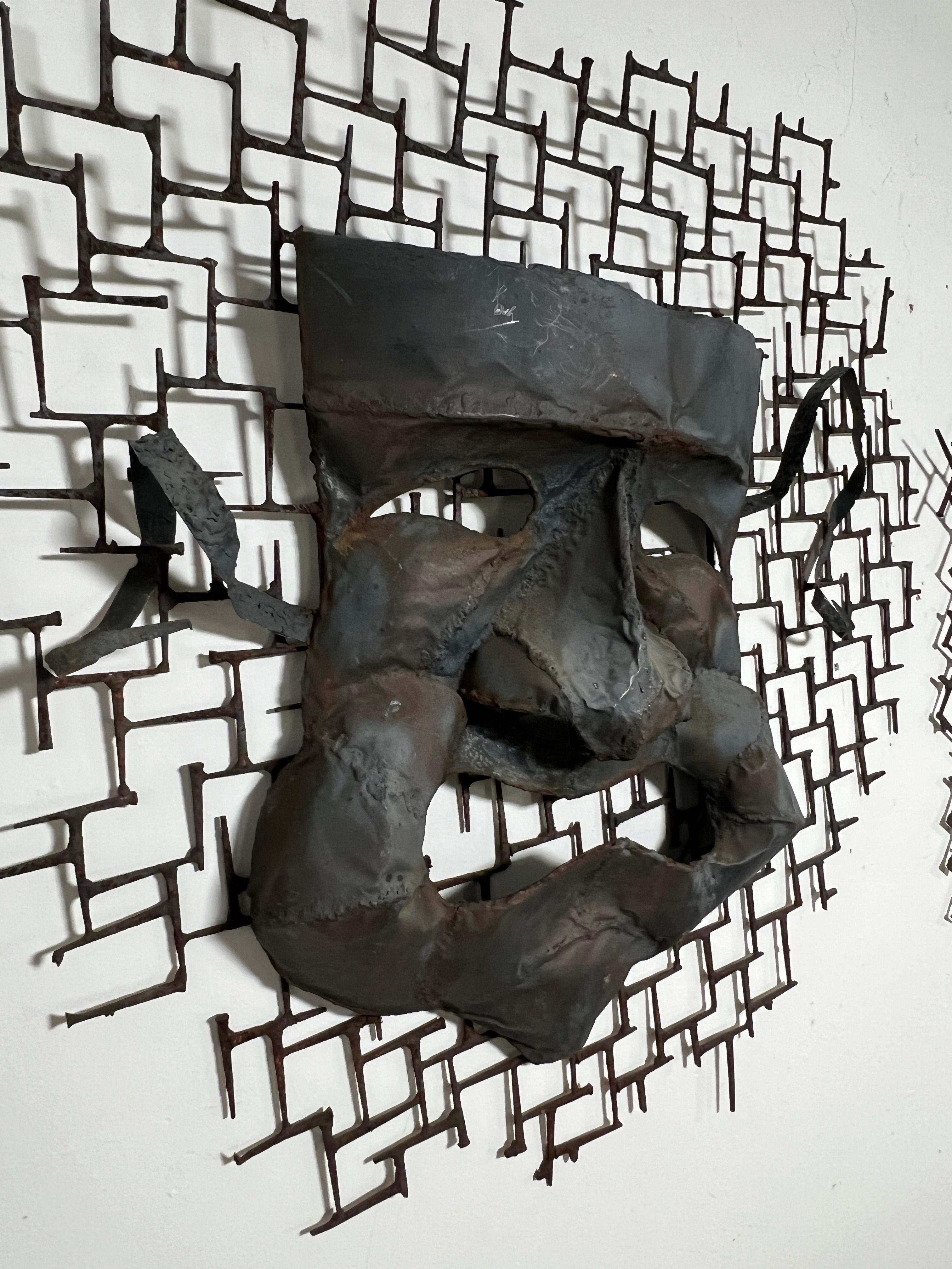 Pareja de esculturas de pared Brutalistas Tespianas a la Manera de Weinberg Circa 1950s en Bueno estado para la venta en Peabody, MA