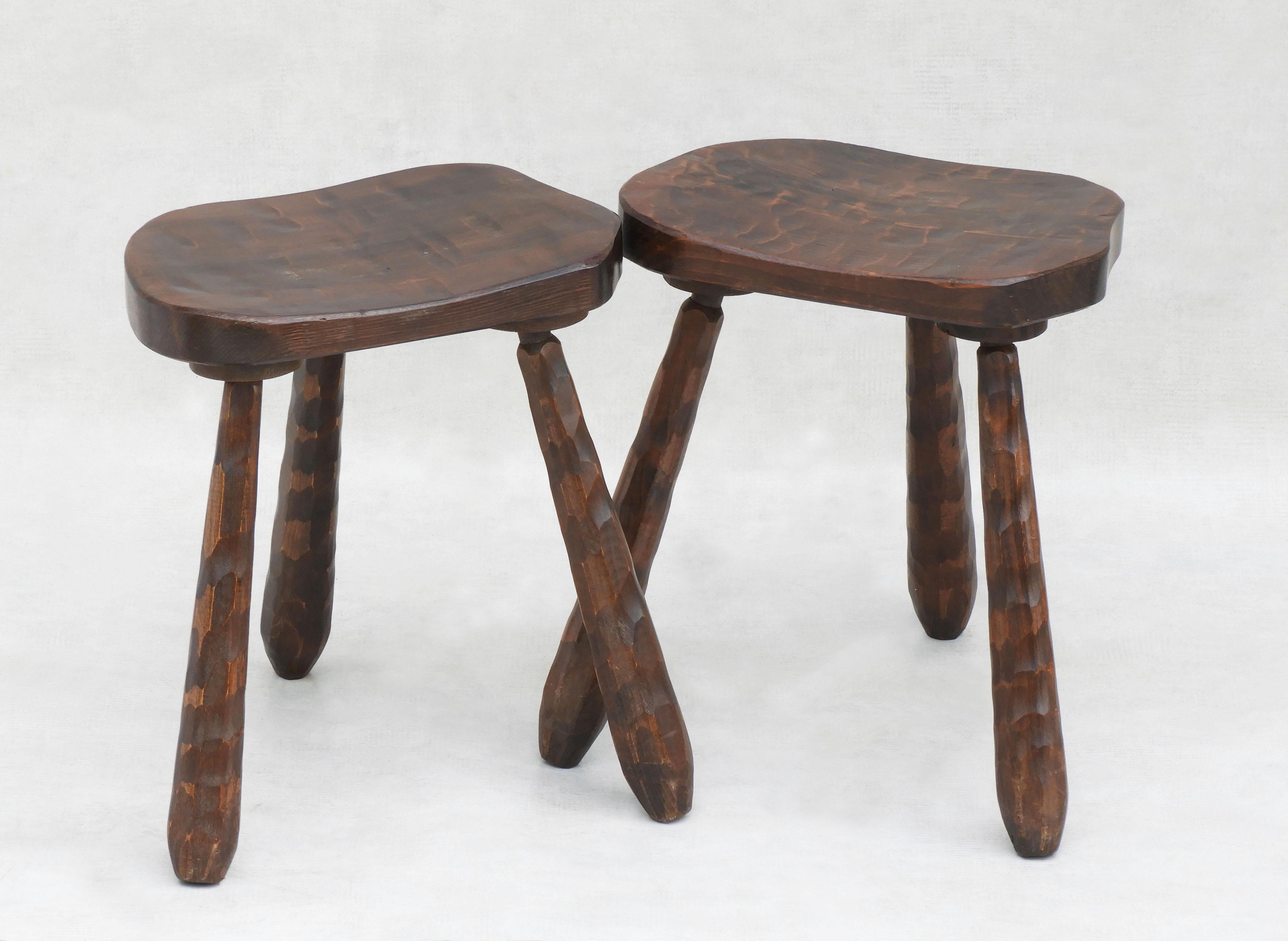 Pair of Brutalist Tripod Stools C1950 France In Good Condition For Sale In Trensacq, FR