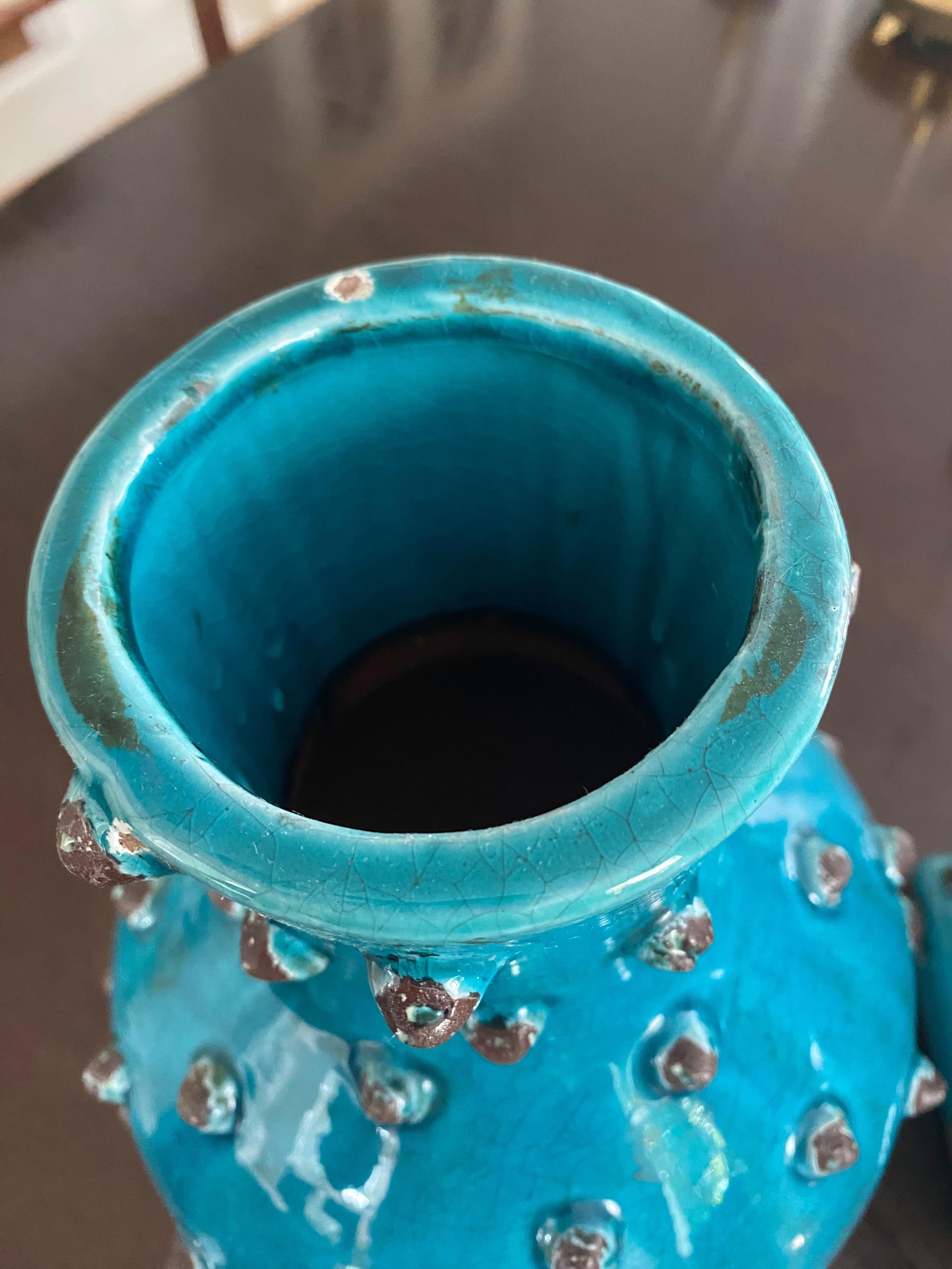 Set of turquoise glazed brutalist vases with studded texture and crazed surface.
Bold sculptural and functional form.

Signed Francois Bernard Paris

Statement piece...