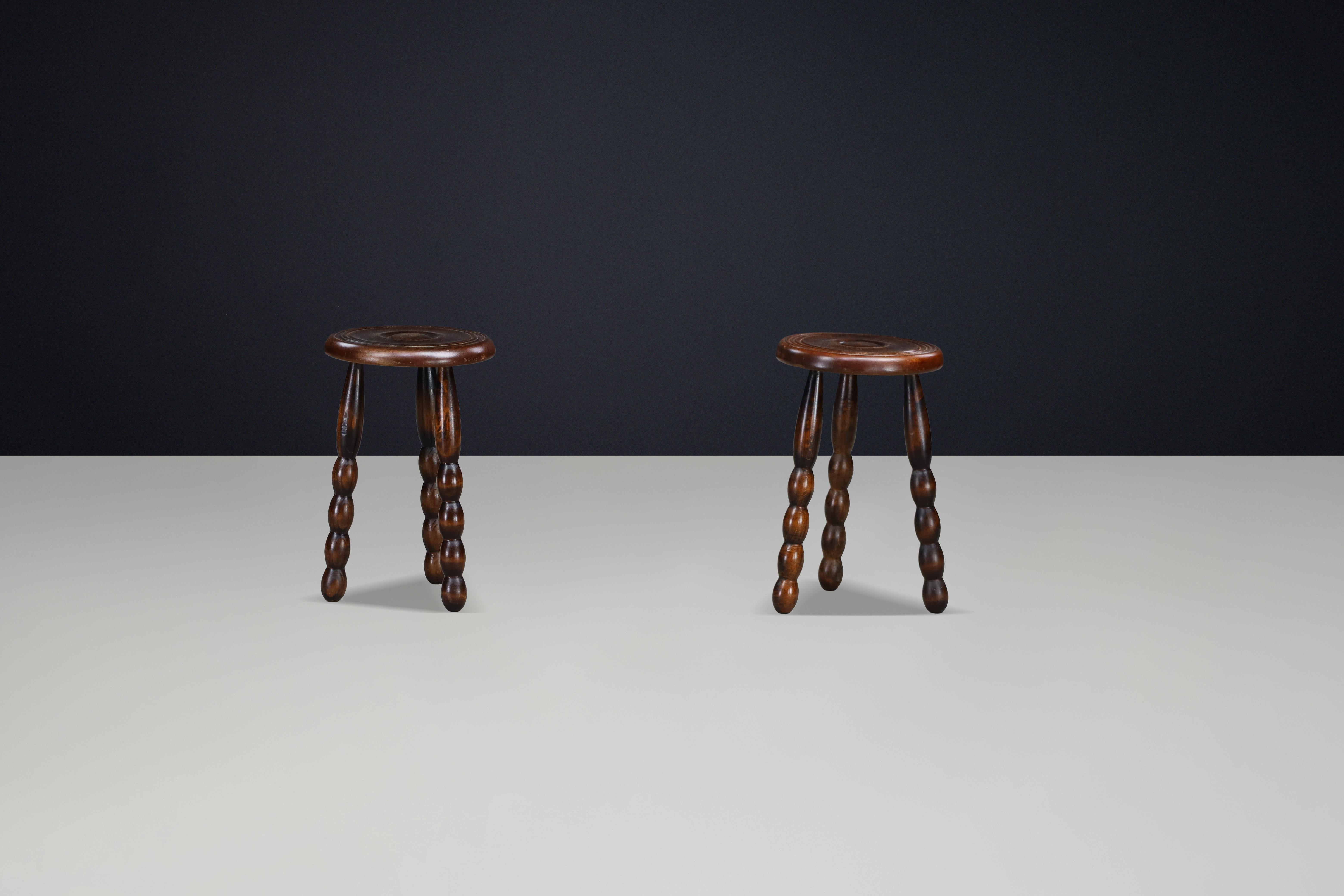 Pair of Brutalist Walnut Stools in the Manner of Charles Dudouyt, France, 1940s im Angebot 3