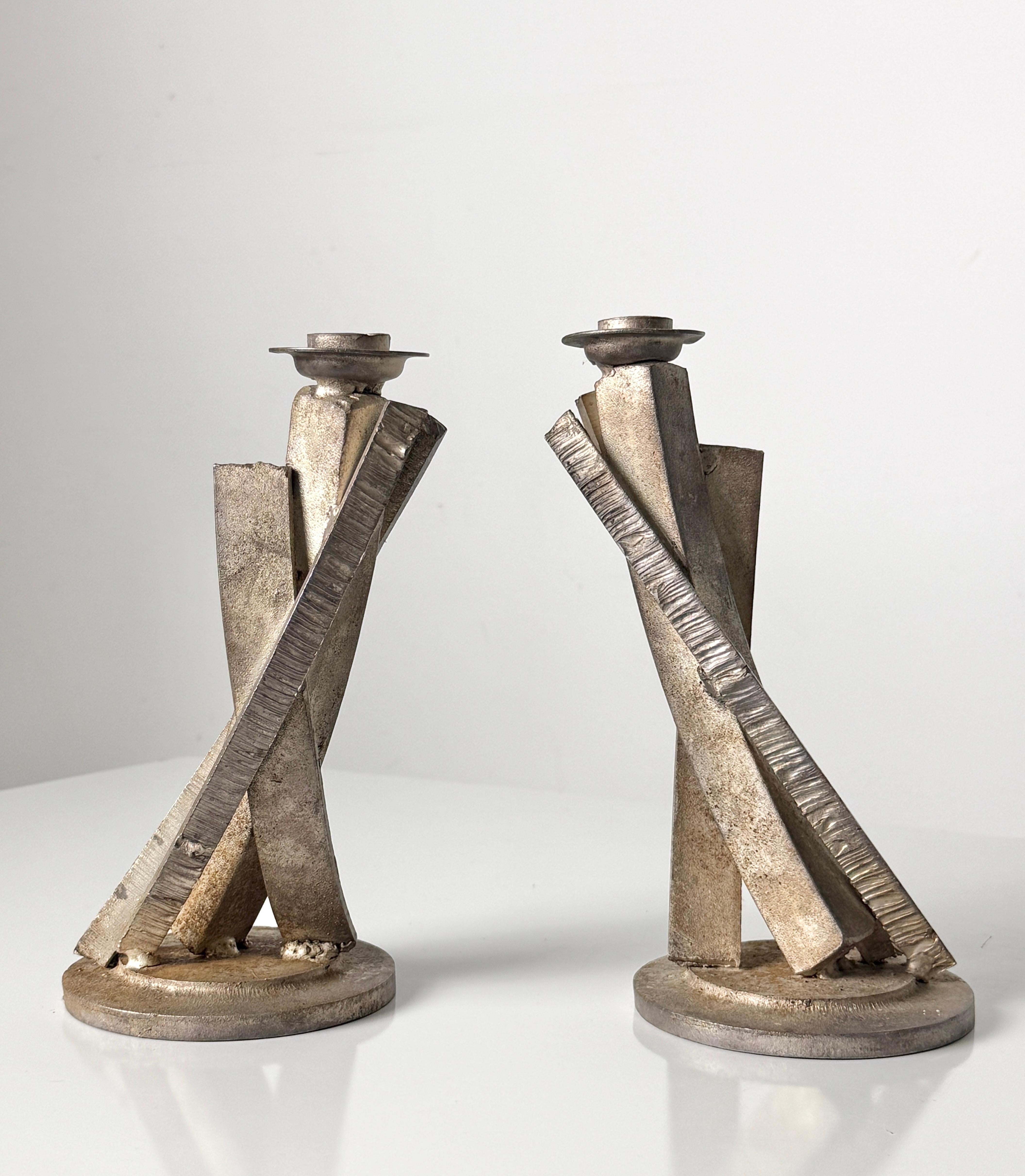 A pair of abstract welded steel candle holders by Detroit artist Joseph Wesner circa 1990s

Aesthetic composition of welded steel in original patina present with an effortless blend of industrial and elegance

9.25 inch height
5 inch base