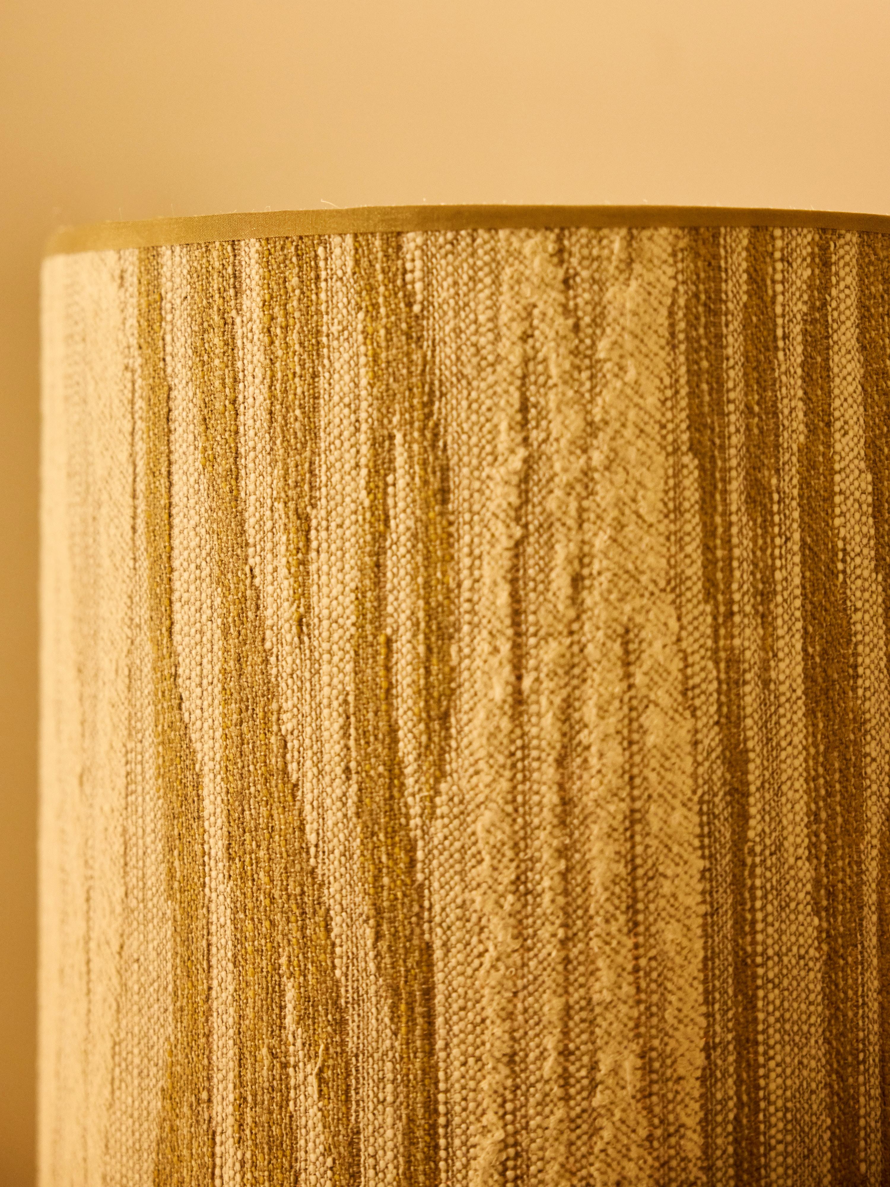 Pareja de Lámparas de Mesa Brutalistas de Madera y Latón en venta 6