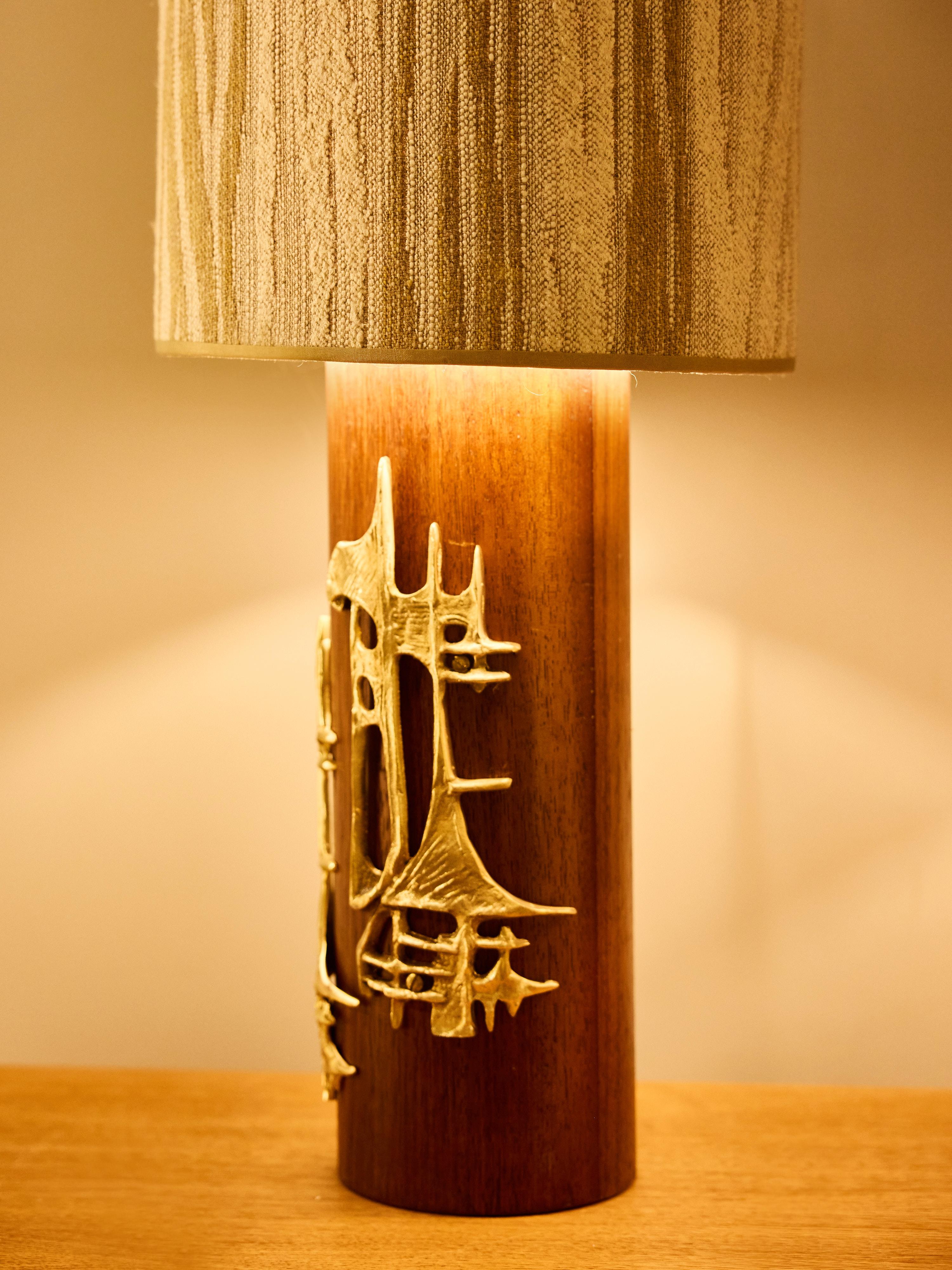 Pareja de Lámparas de Mesa Brutalistas de Madera y Latón en Excelente estado para la venta en Saint-Ouen, IDF