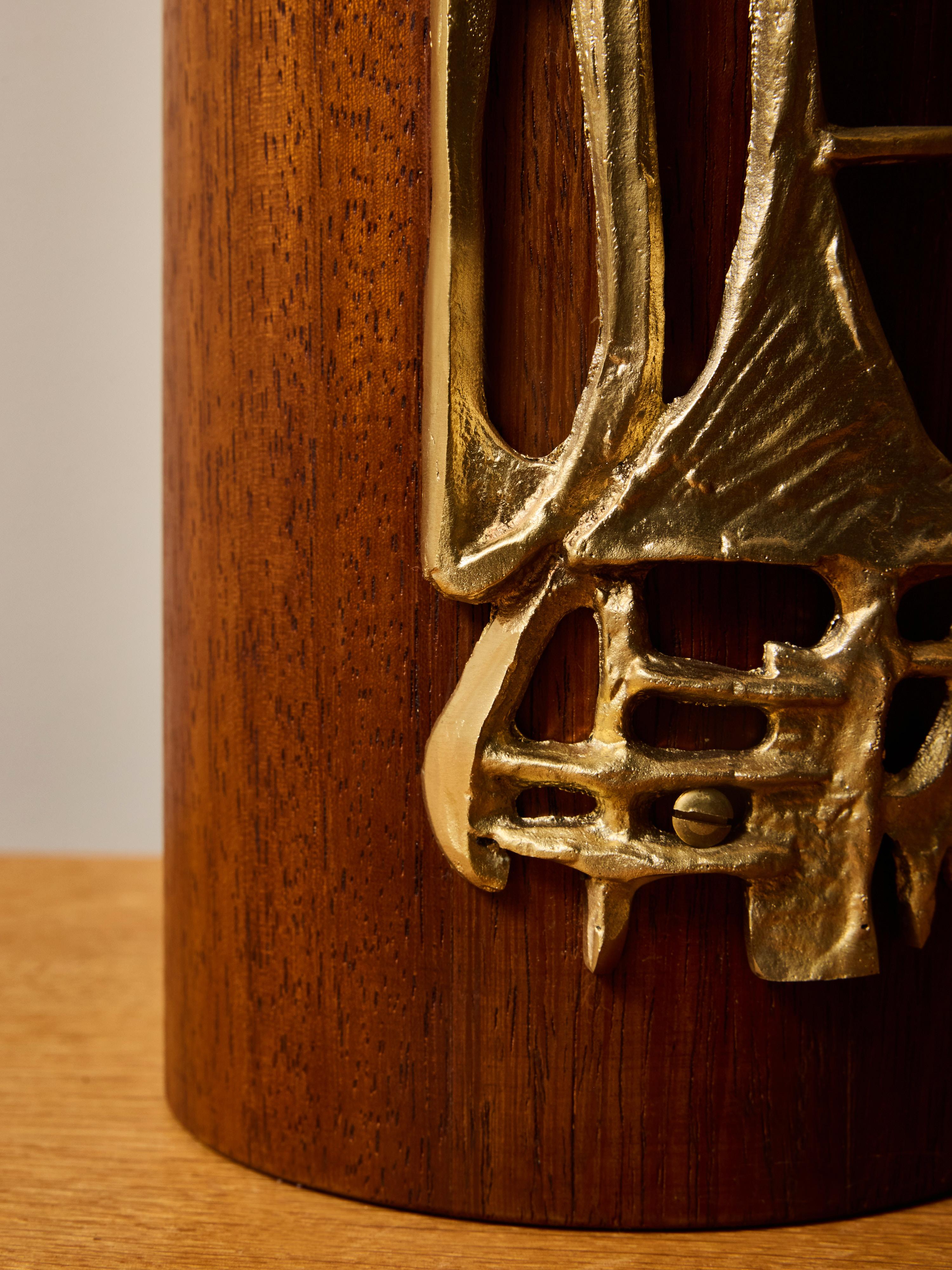 Pareja de Lámparas de Mesa Brutalistas de Madera y Latón en venta 1