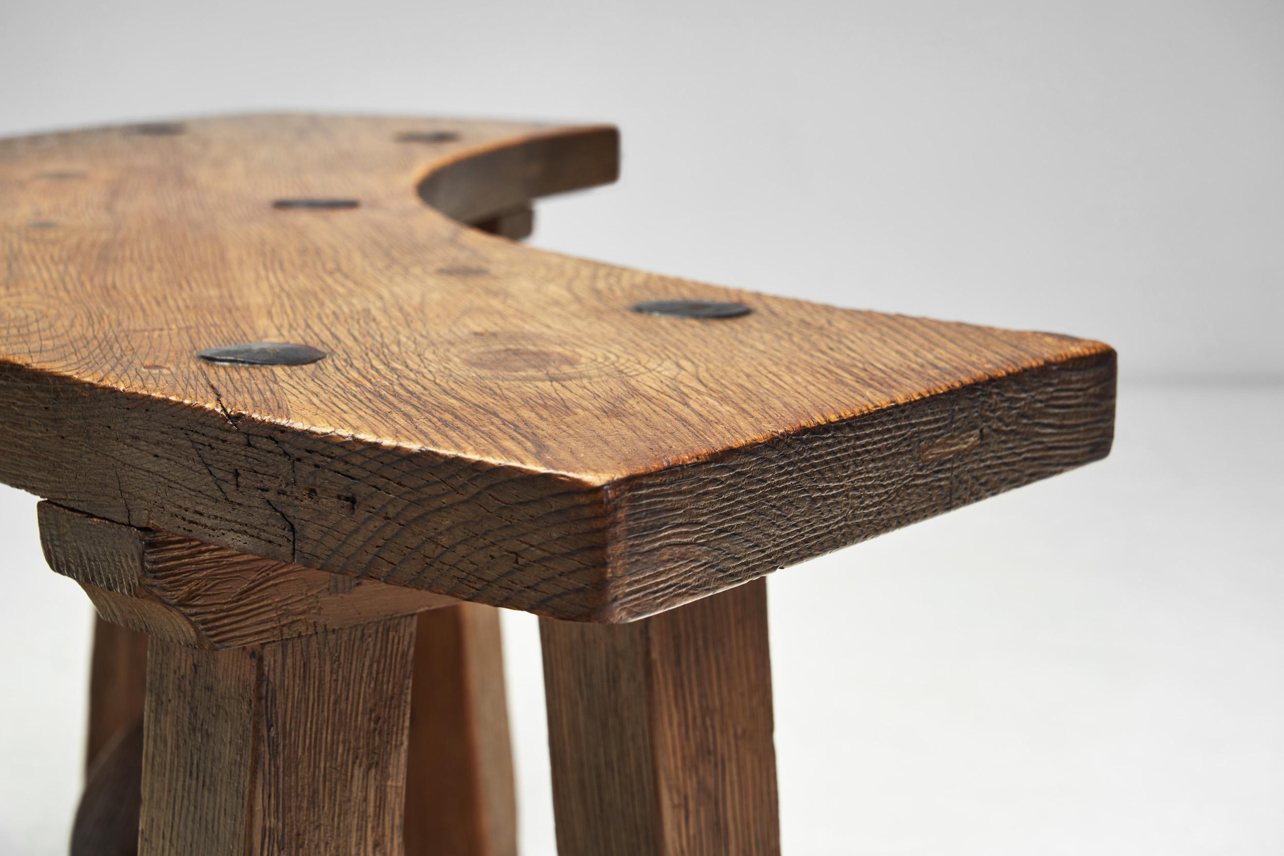 Pareja de bancos de madera brutalistas, Francia Años 60 en venta 4