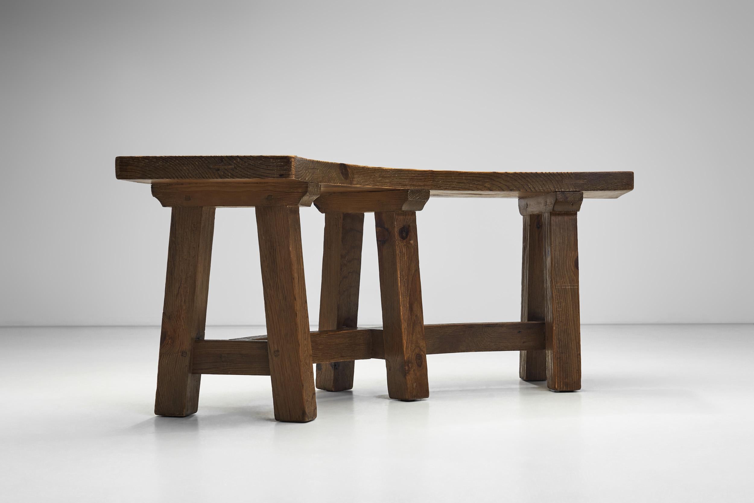 Pareja de bancos de madera brutalistas, Francia Años 60 en venta 5
