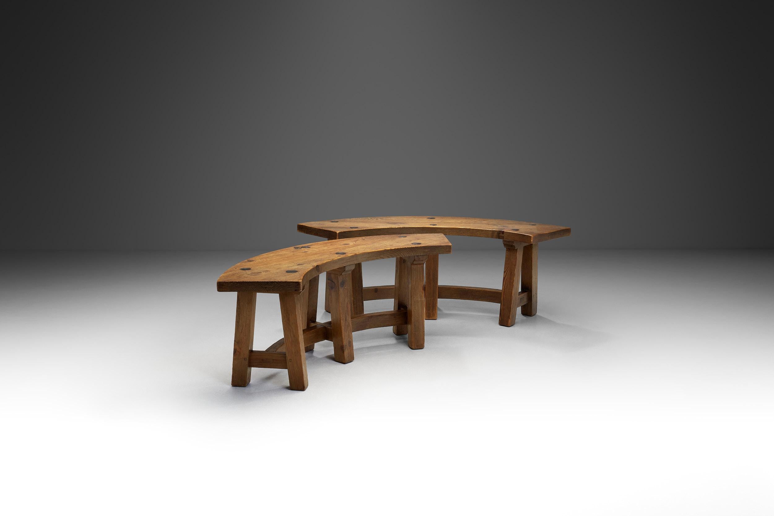 Pareja de bancos de madera brutalistas, Francia Años 60 Francés en venta