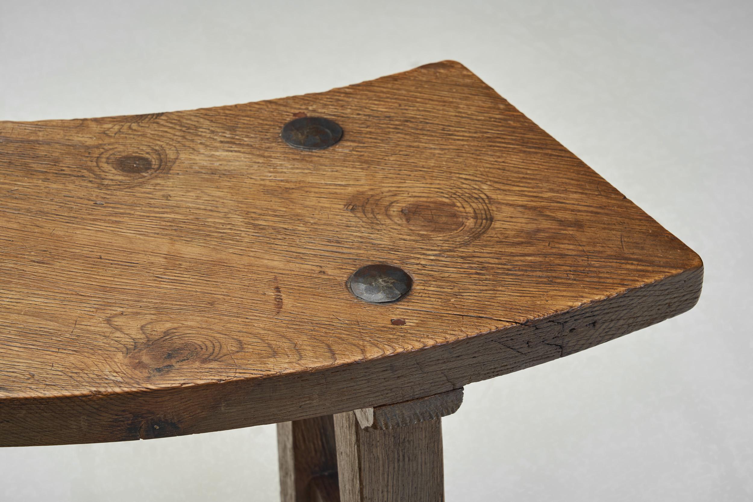 Pareja de bancos de madera brutalistas, Francia Años 60 en venta 1