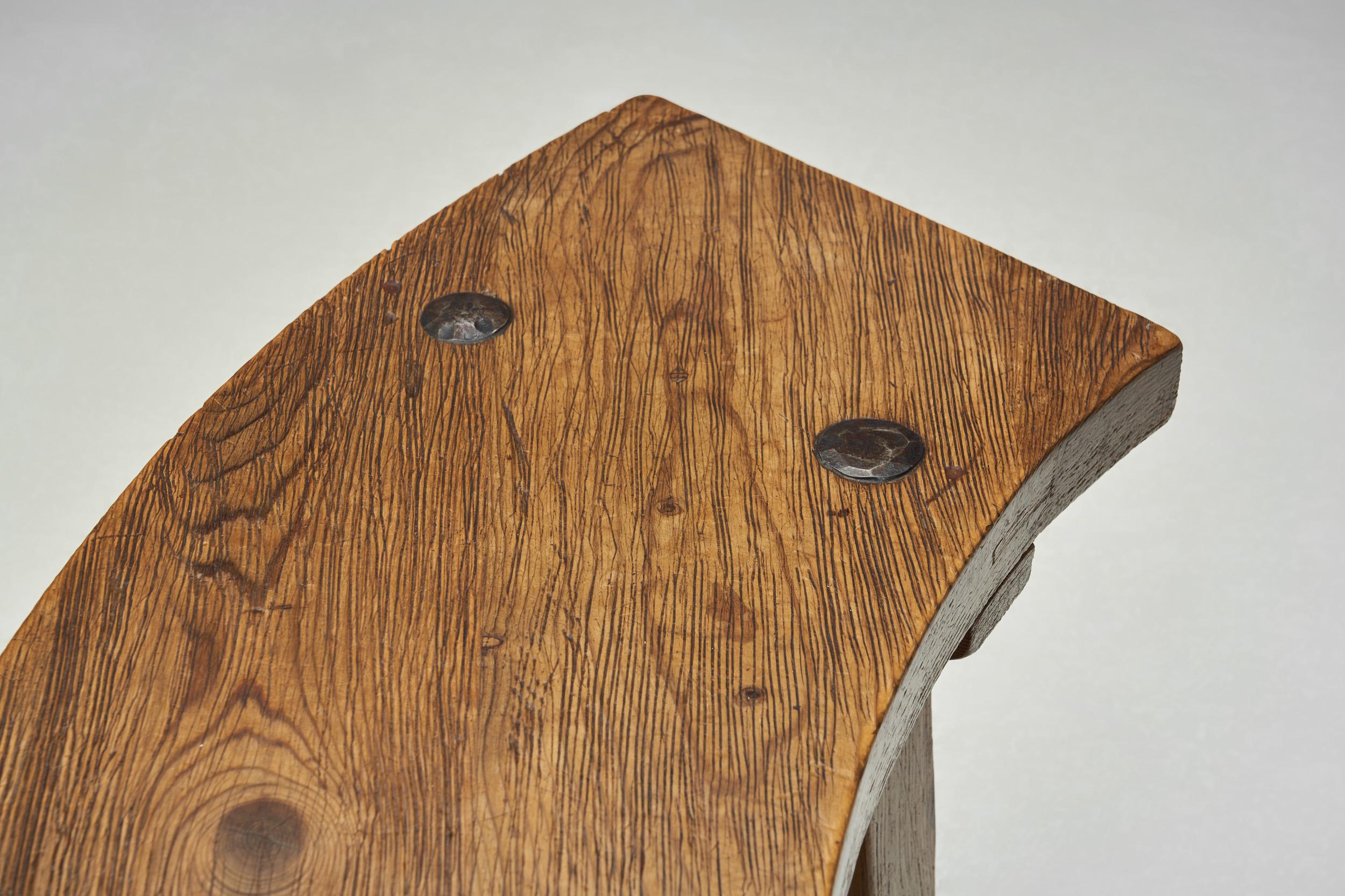 Pareja de bancos de madera brutalistas, Francia Años 60 en venta 2