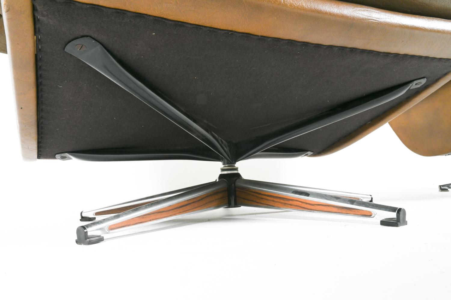 Paire de chaises pivotantes en cuir de buffle par Arne Norell, Suédois, années 1960 en vente 9