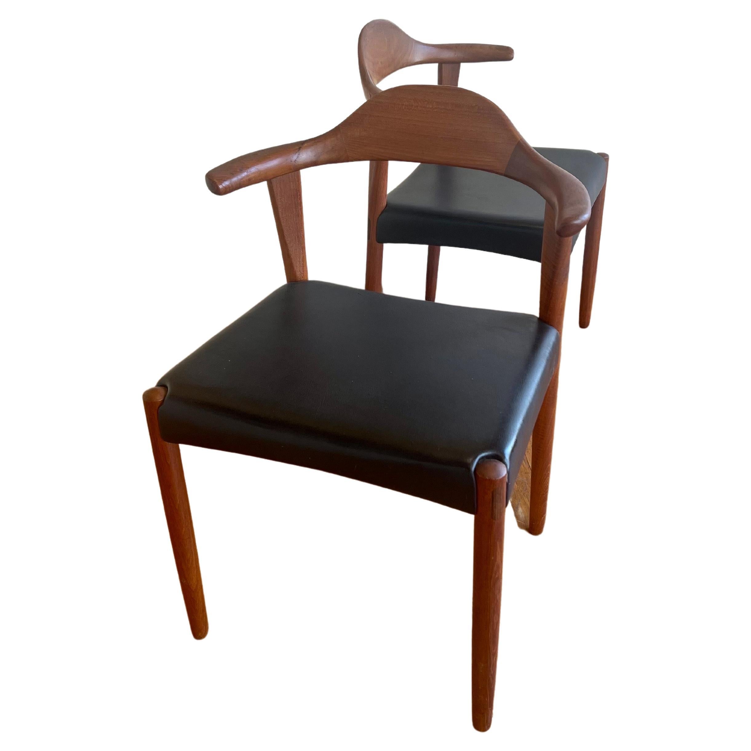 Ein Paar moderne dänische seltene Bullhorn-Sessel von Harry Ostergaard 