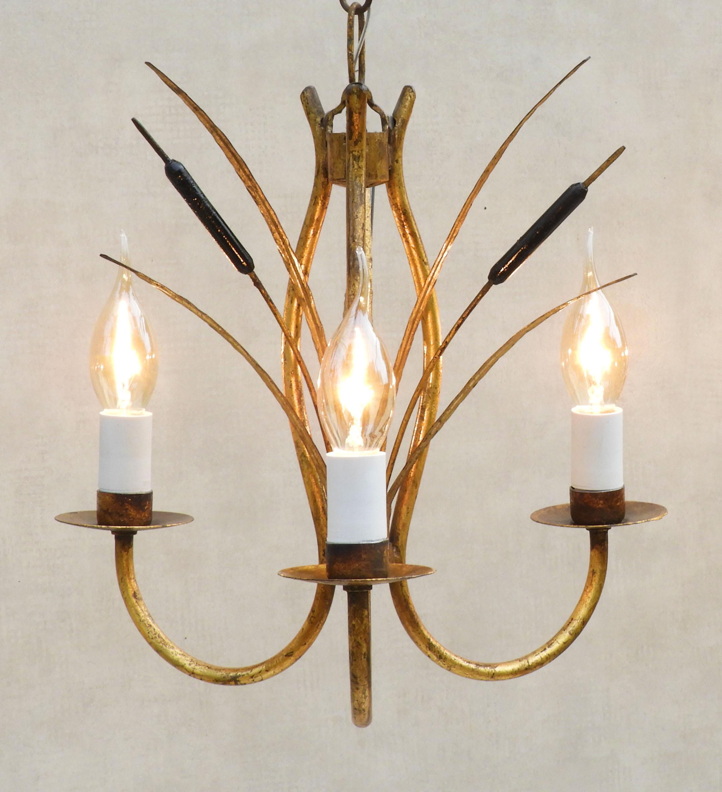 Pair of Bulrush Gilded Tôle Pendant Light Chandeliers C1960s France In Good Condition For Sale In Trensacq, FR
