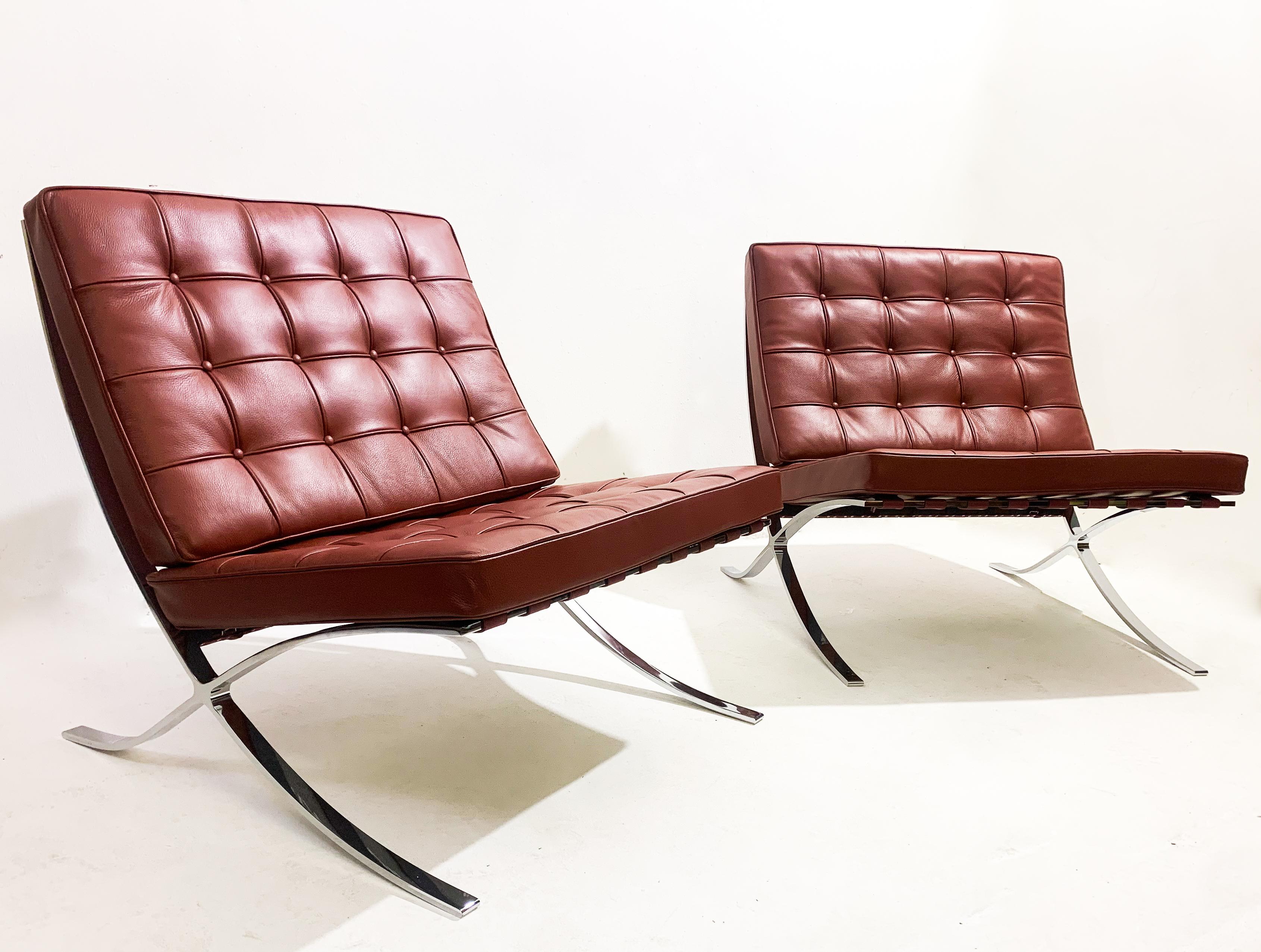 Pair of Burgundy Leather Barcelona Chairs by Mies Van Der Rohe for Knoll, 1990s For Sale 4