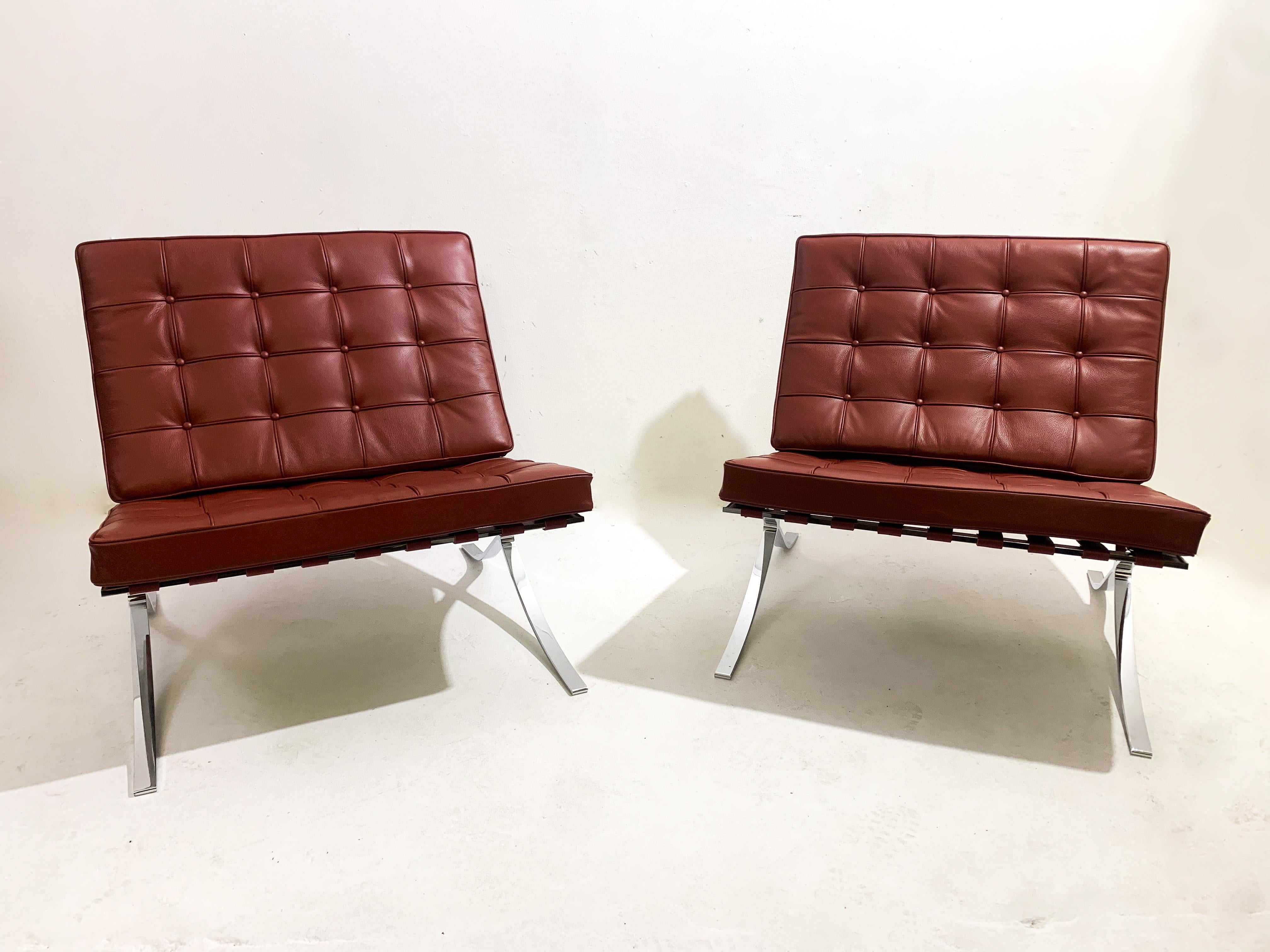 Pair of Burgundy Leather Barcelona Chairs by Mies Van Der Rohe for Knoll, 1990s For Sale 5