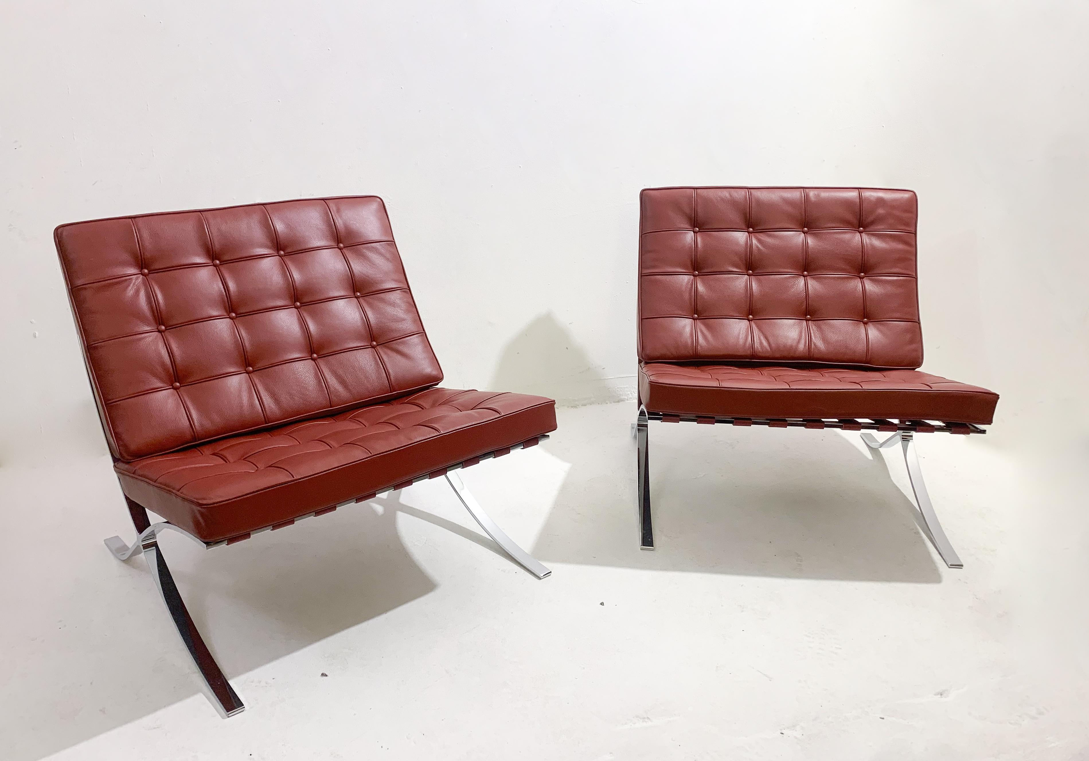 Pair of Burgundy Leather Barcelona Chairs by Mies Van Der Rohe for Knoll, 1990s For Sale 7